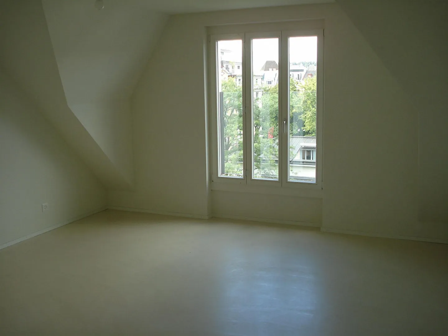 Vivere in esclusiva in alto sopra i tetti di Lucerna - con balcone - Foto 8 di 9