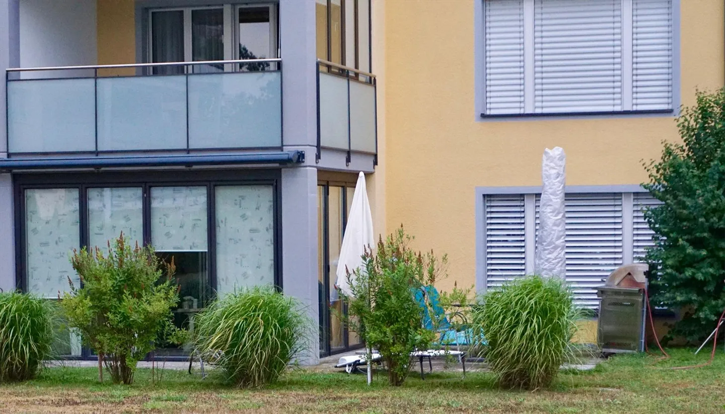 Appartamento al piano terra di 3,5 locali con bel giardino d'inverno riscaldato - Foto 1 di 16