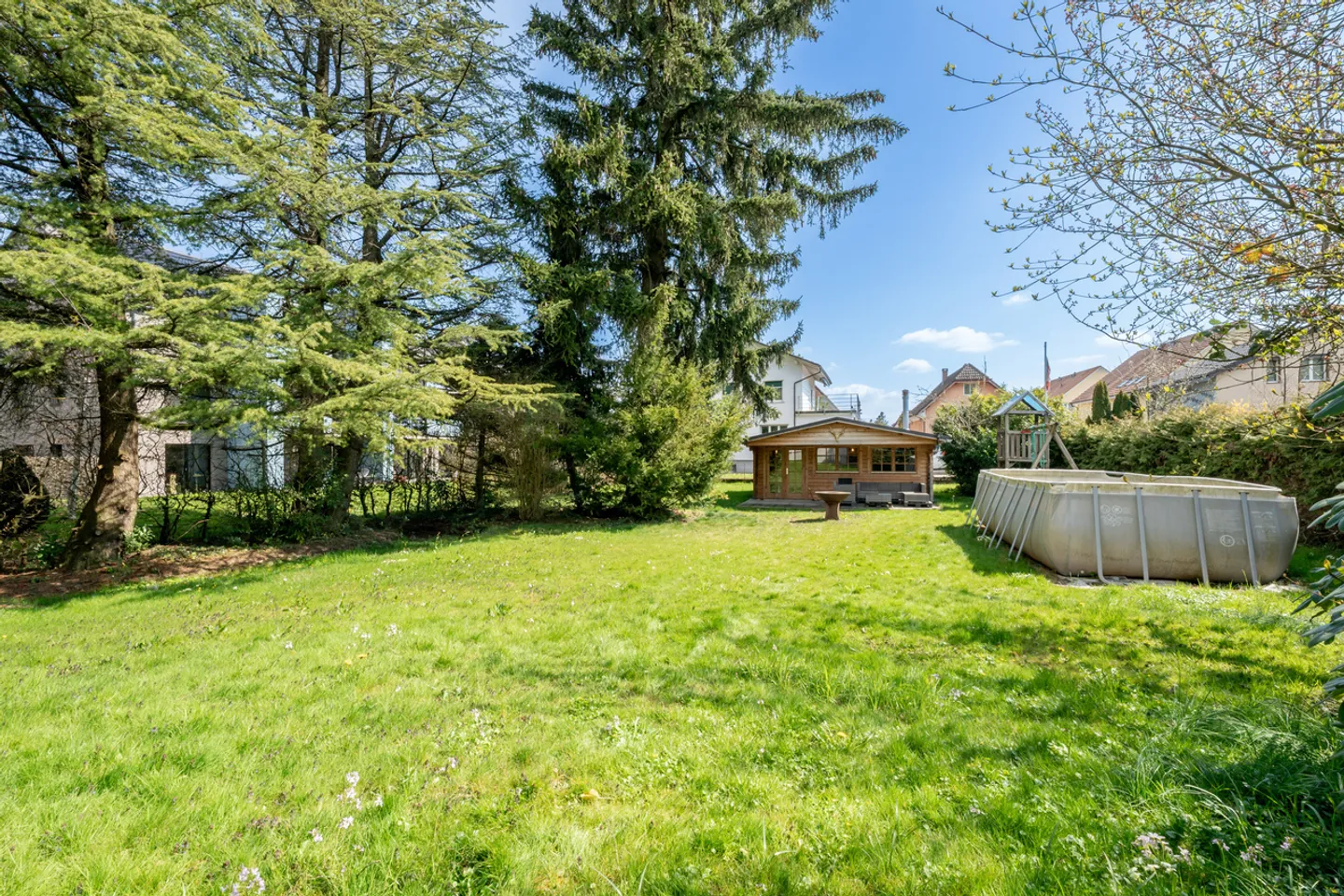 Casa ben tenuta con un meraviglioso giardino grande - Foto 7 di 9