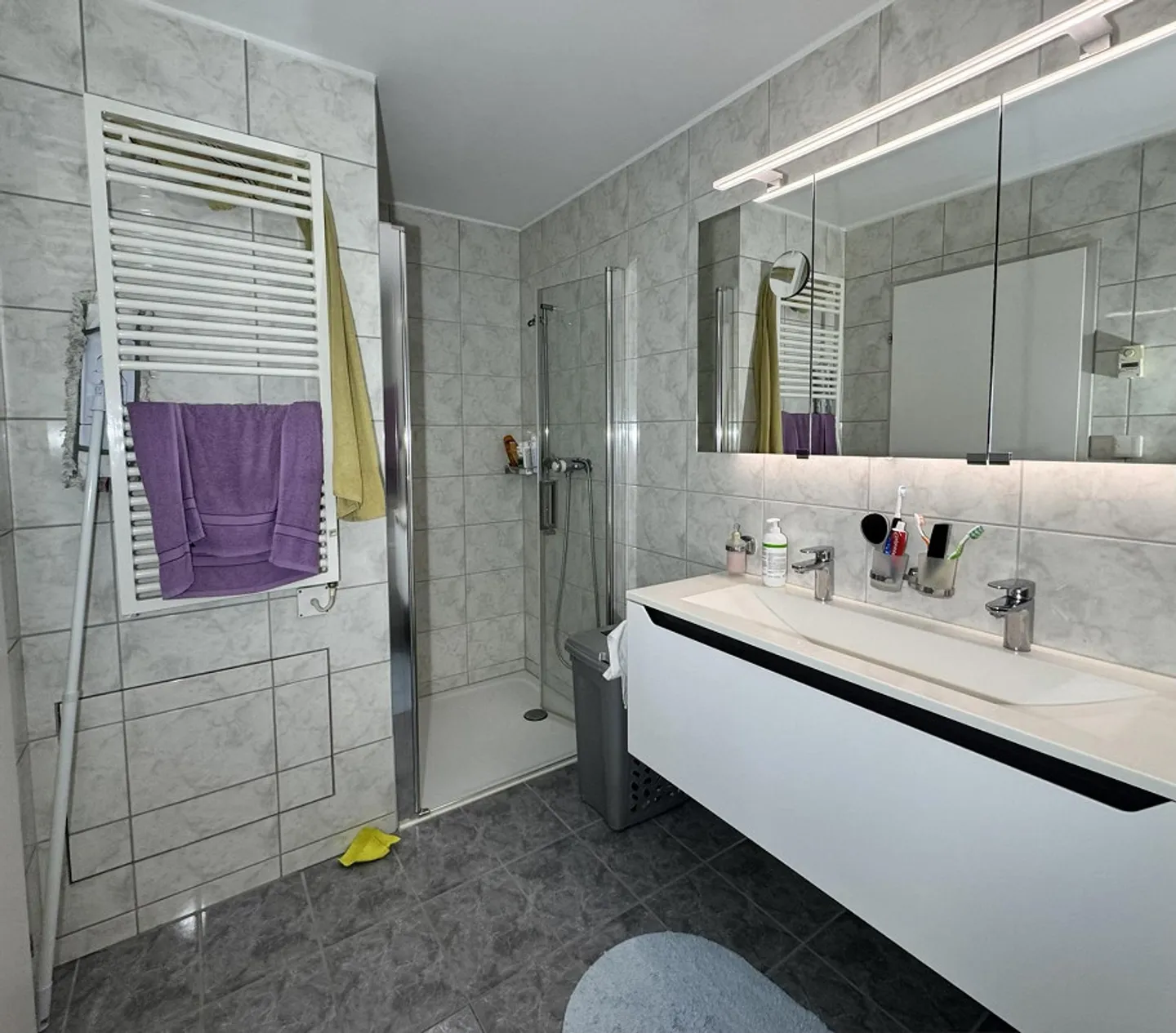 Appartamento al piano terra di 3,5 locali con bel giardino d'inverno riscaldato - Foto 3 di 16