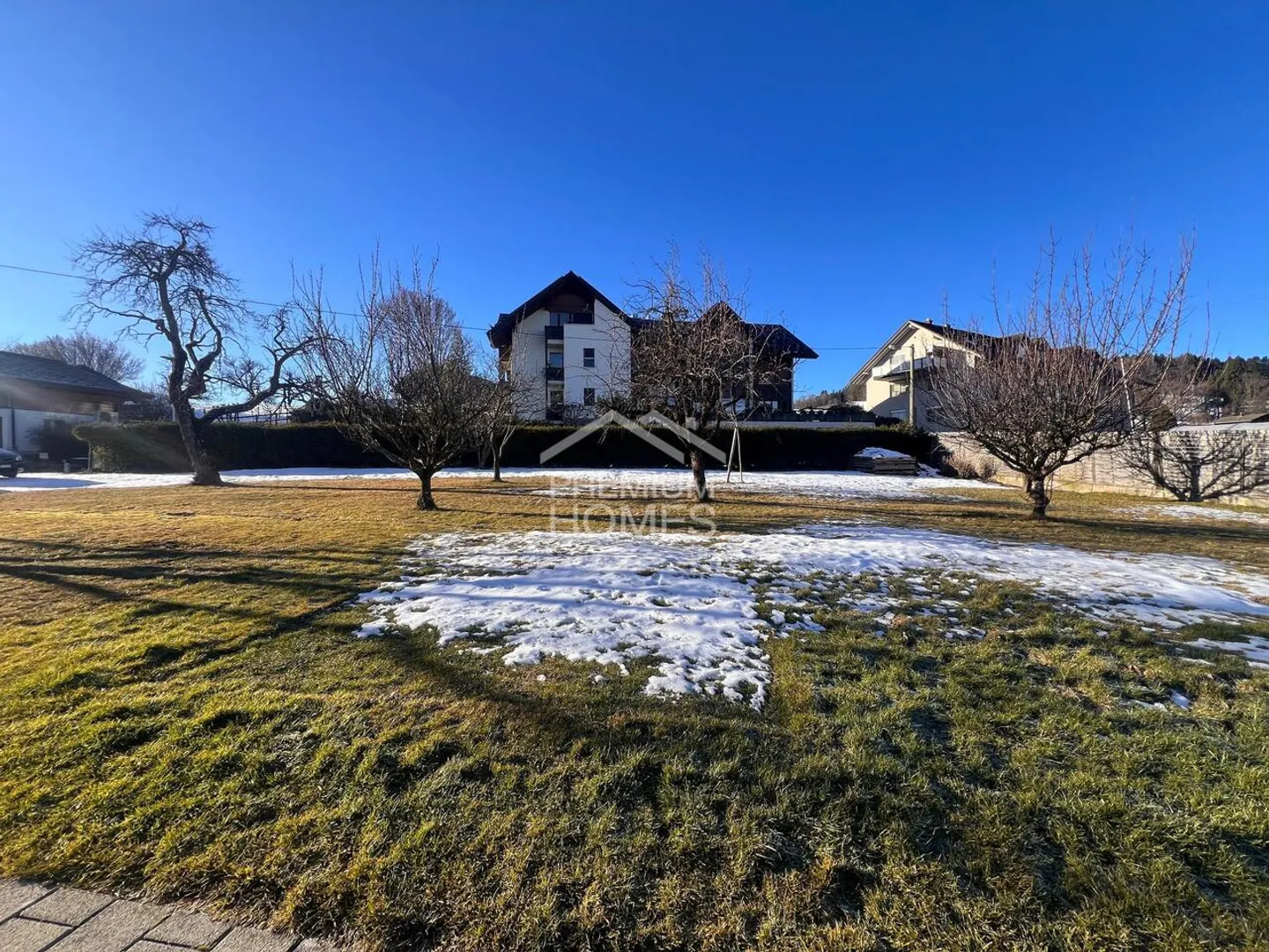 Terrain à bâtir avec projet préliminaire de maison multifamiliale - Photo 2 sur 8