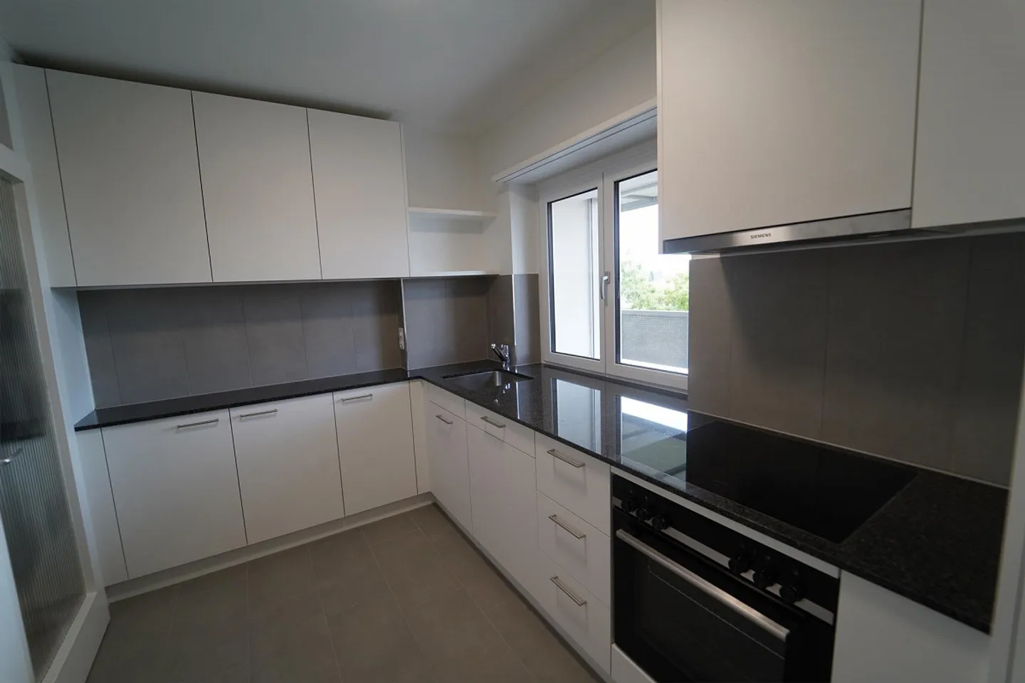 Modern 4-room apartment with new kitchen + bathroom - Photo 1 of 3