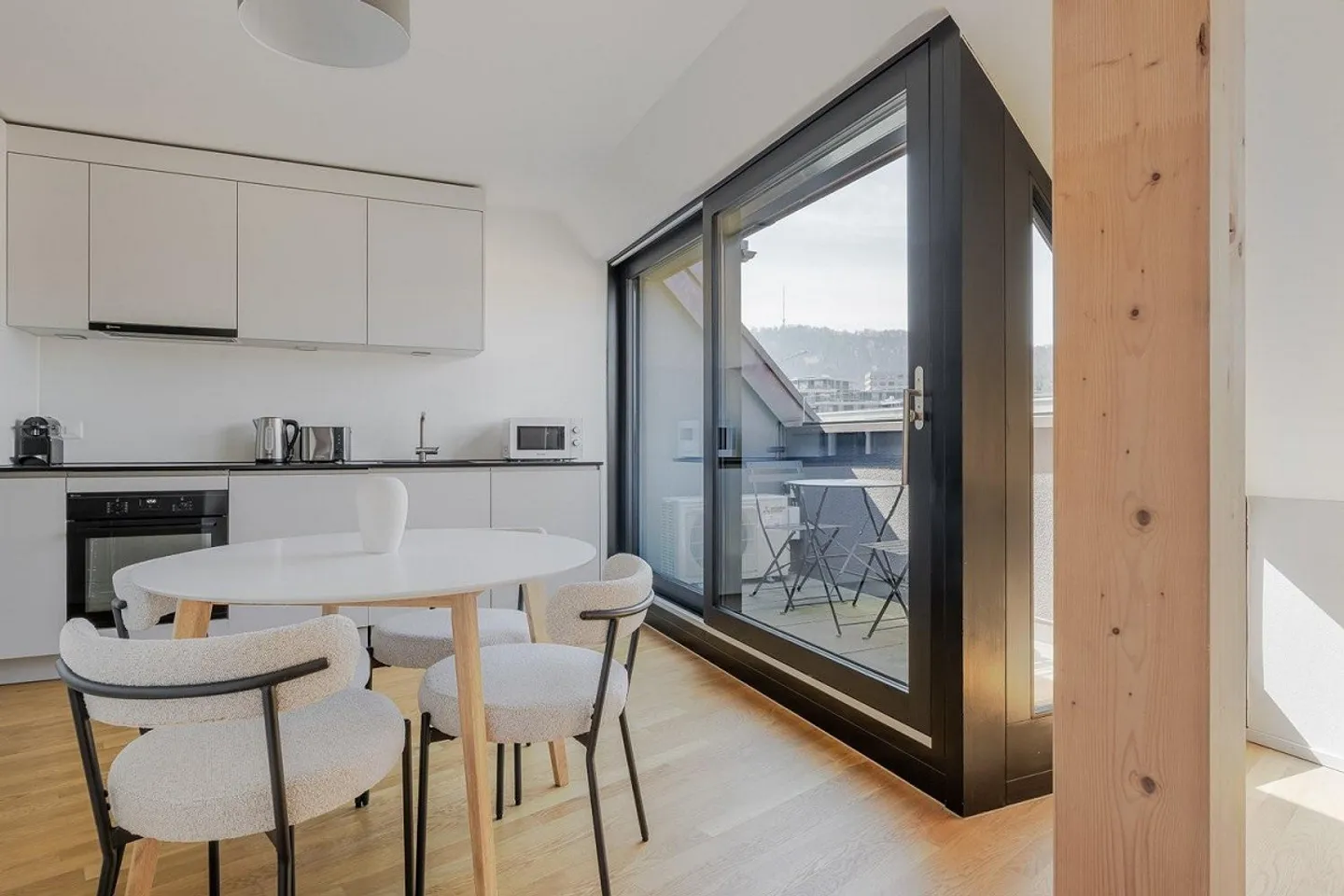 Modern, Central Apartment in Zurich - Photo 5 of 12