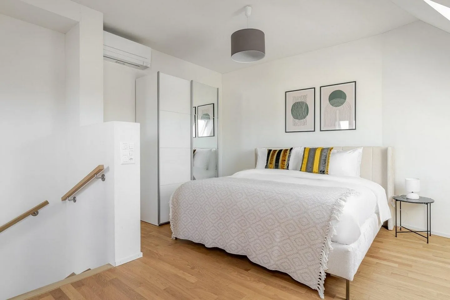 Modern, Central Apartment in Zurich - Photo 11 of 12