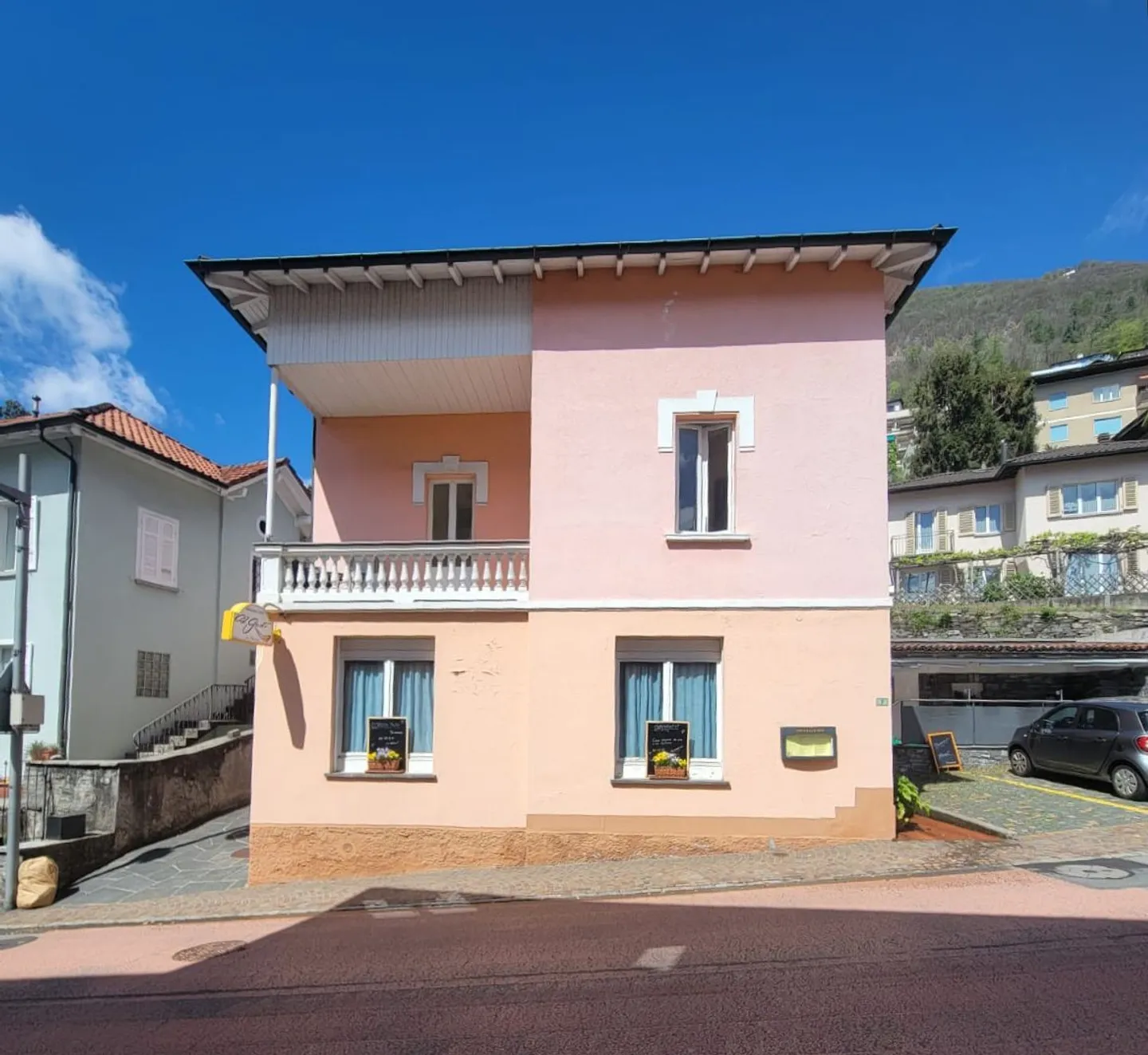 Immeuble mixte à Orselina - Photo 2 sur 8