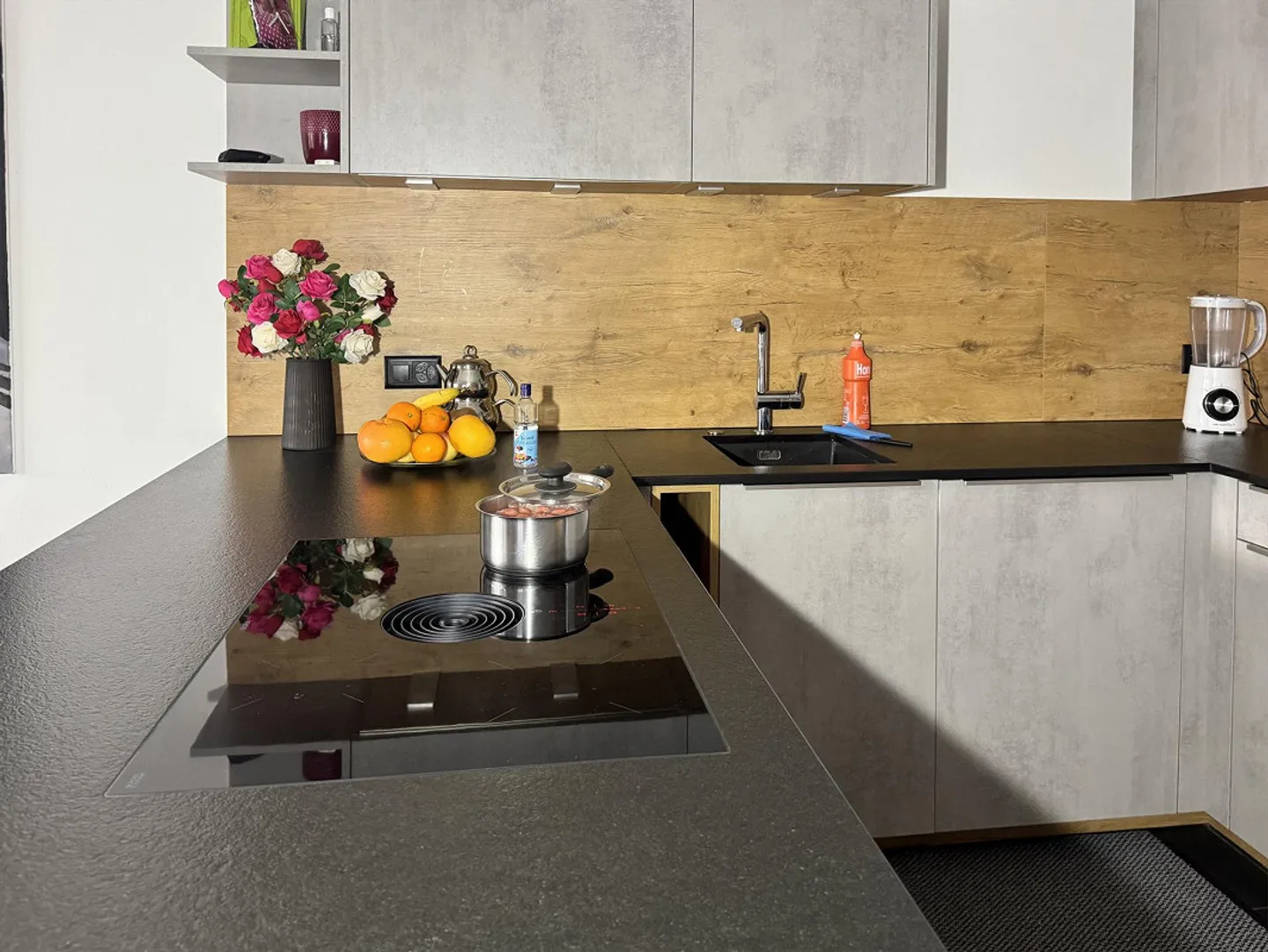 Appartamento al piano terra di 3,5 locali con bel giardino d'inverno riscaldato - Foto 12 di 16