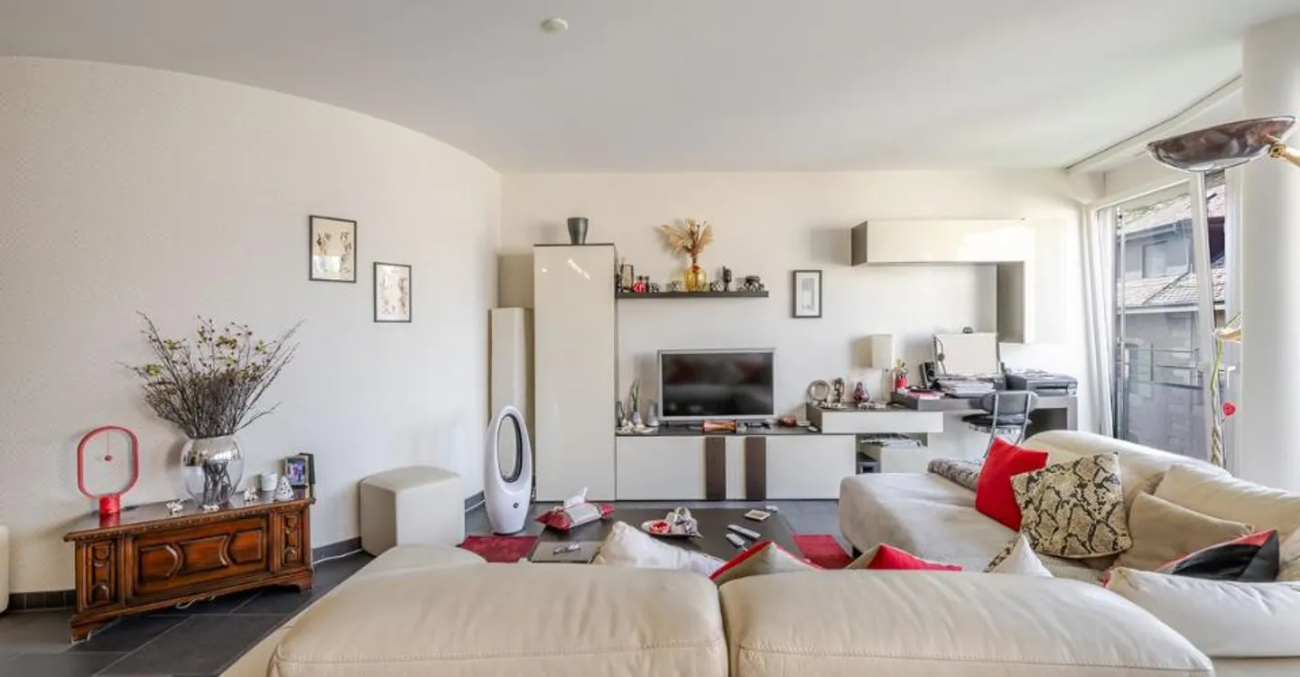 Spacious 5-room apartment with terrace and closed garage in Chêne-Bougeries - Photo 4 of 5