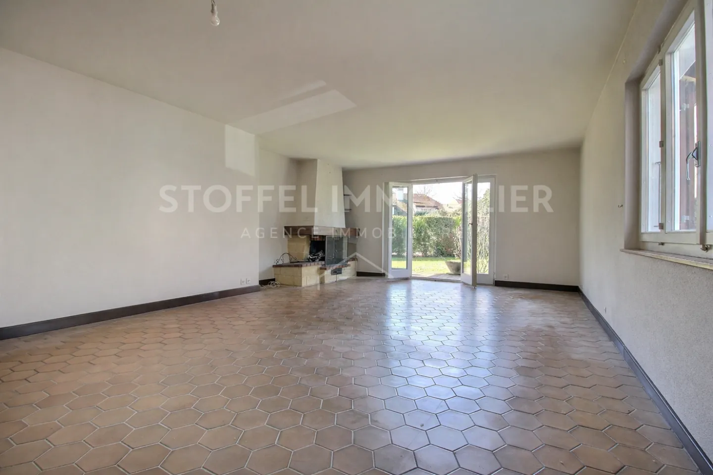 5-room House - Photo 3 of 9