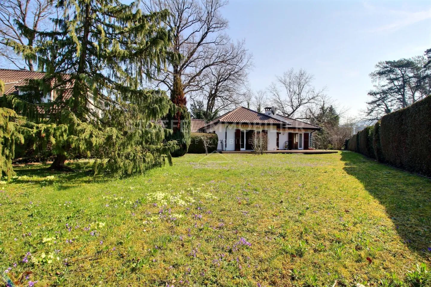 5-room House - Photo 1 of 9