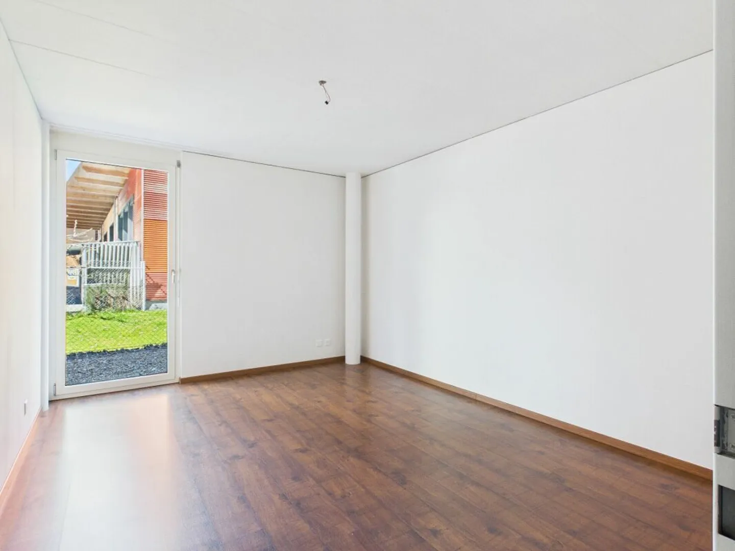 Very generous, central and sunny - Photo 6 of 8