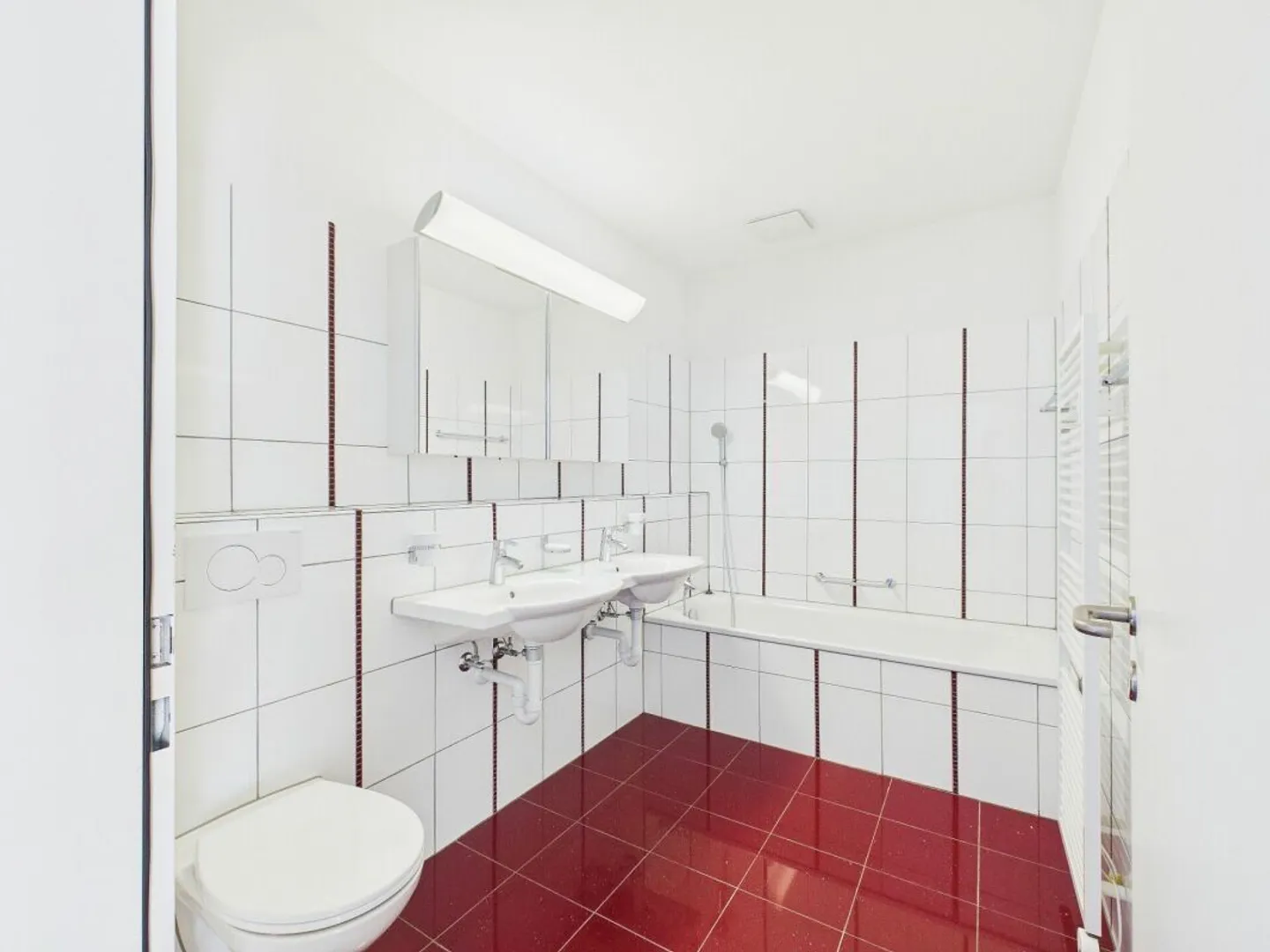 Very generous, central and sunny - Photo 7 of 8