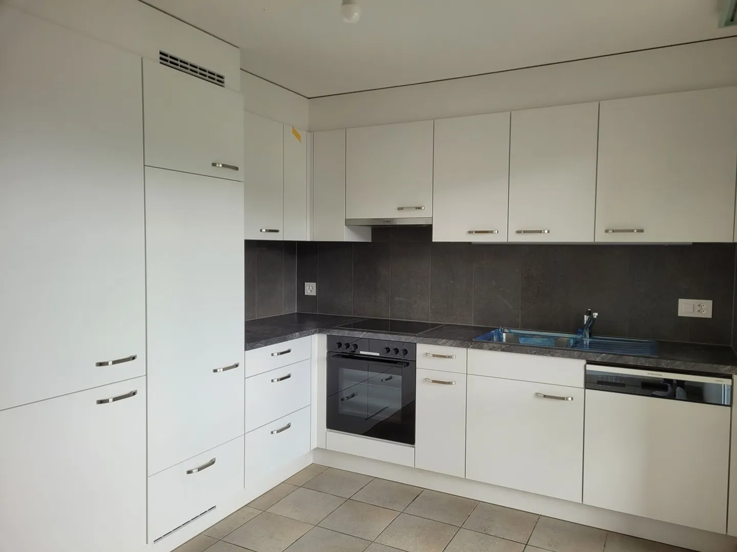 4.5-room apartment on the 1st floor of 90 m2, without elevator - Photo 1 of 6