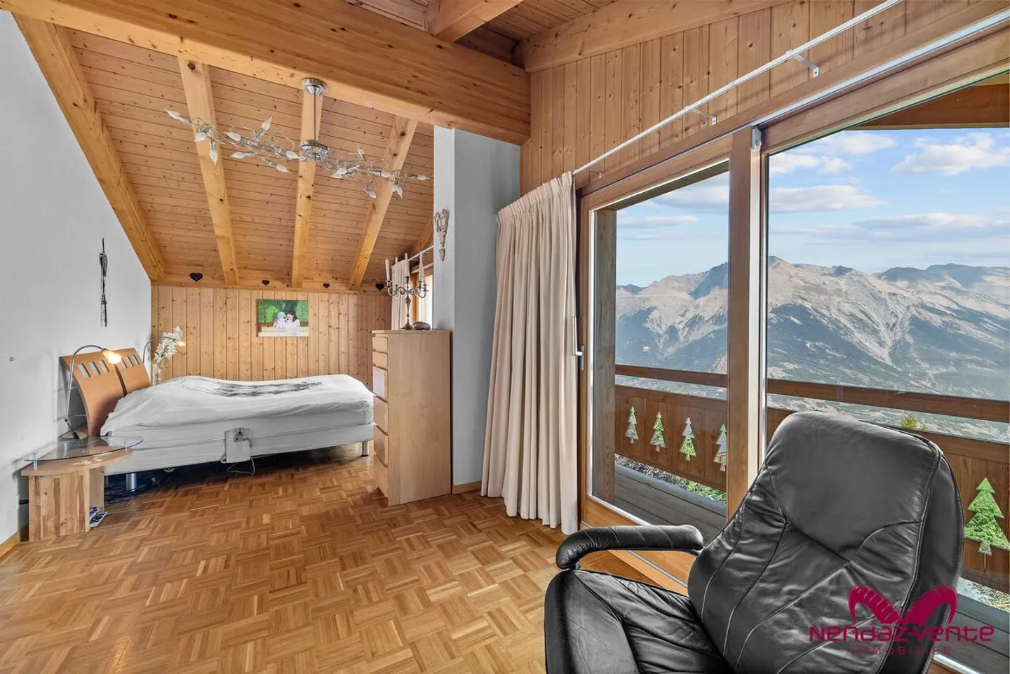 Wunderschönes Chalet mit 5,5 Zimmern und atemberaubendem Blick zum Verkauf an Ausländer - Foto 5 von 13