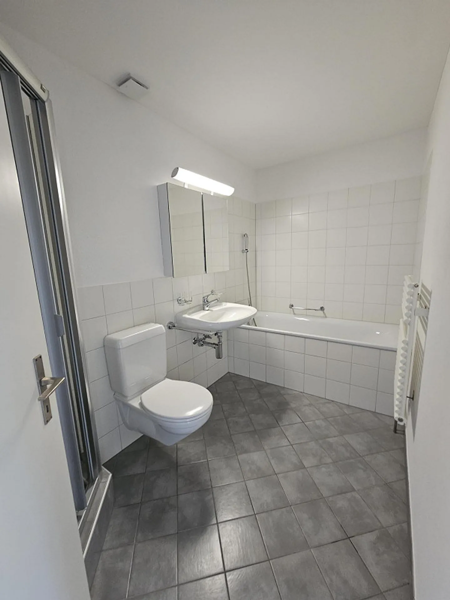 Luminoso appartamento di 5,5 stanze con vista sul verde, parquet, tranquillo e centrale - Foto 16 di 22