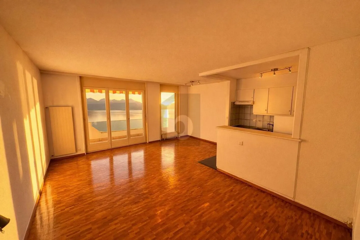 Bright Apartment with Lake View - Photo 2 of 6