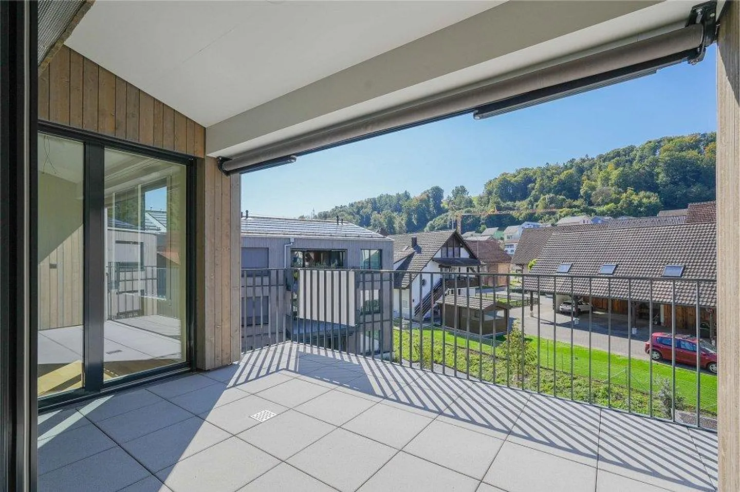 Vivre de manière durable et centrale : Un autre penthouse de 4,5 pièces prêt à emménager - Photo 3 sur 13