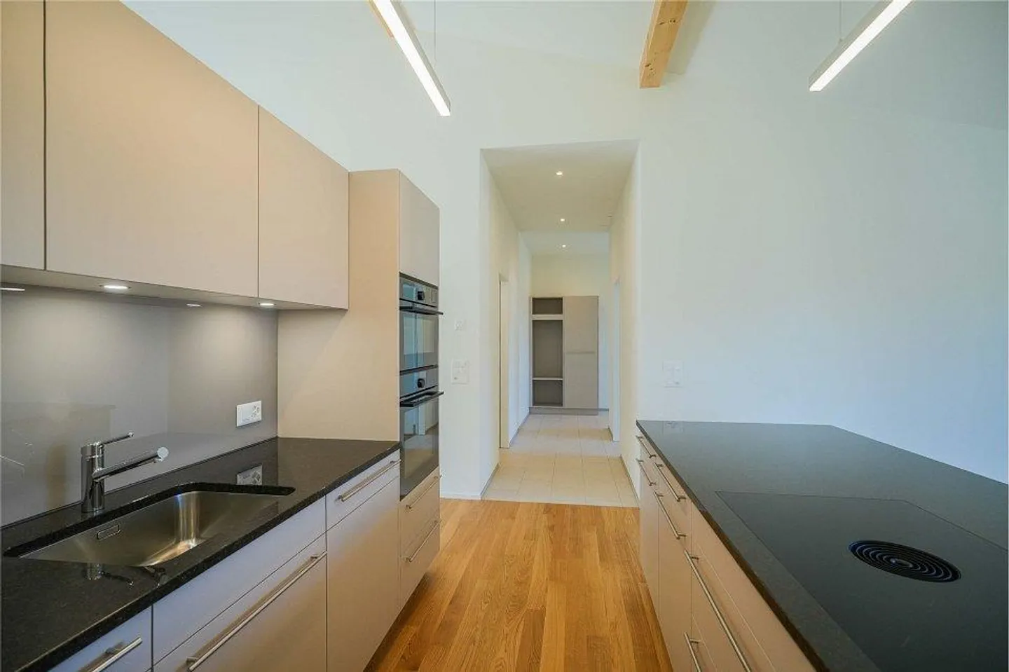 Vivre de manière durable et centrale : Un autre penthouse de 4,5 pièces prêt à emménager - Photo 4 sur 13