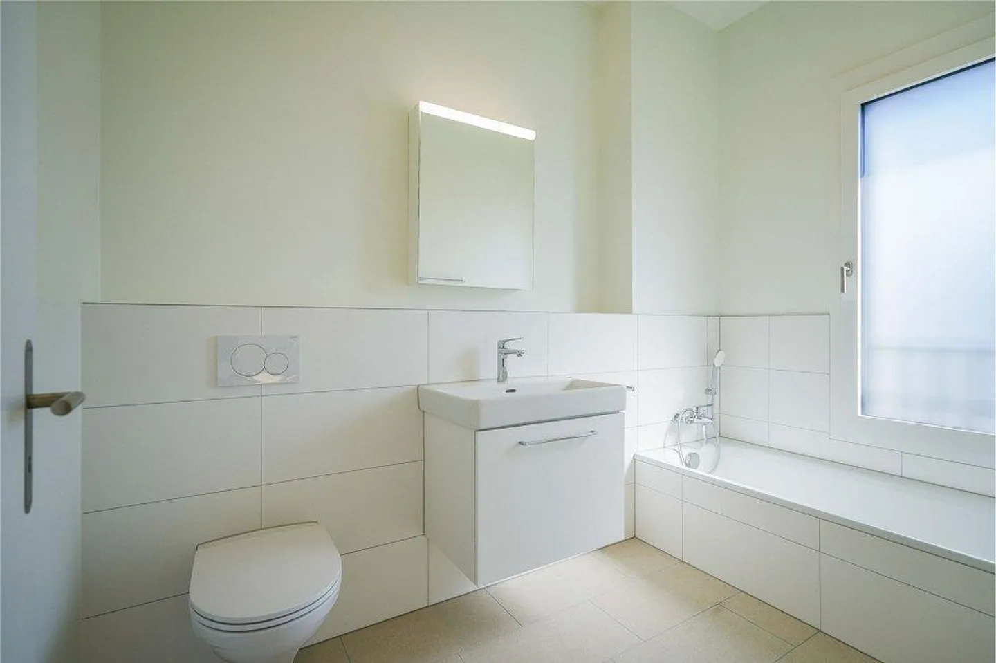 Vivre de manière durable et centrale : Un autre penthouse de 4,5 pièces prêt à emménager - Photo 8 sur 13