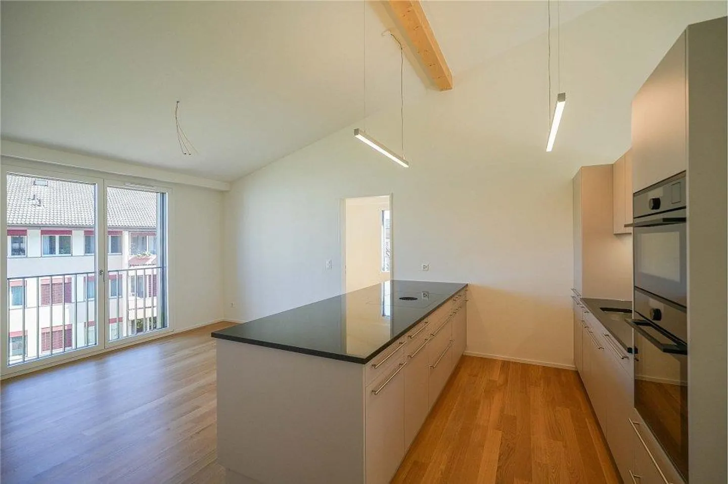 Vivre de manière durable et centrale : Un autre penthouse de 4,5 pièces prêt à emménager - Photo 9 sur 13