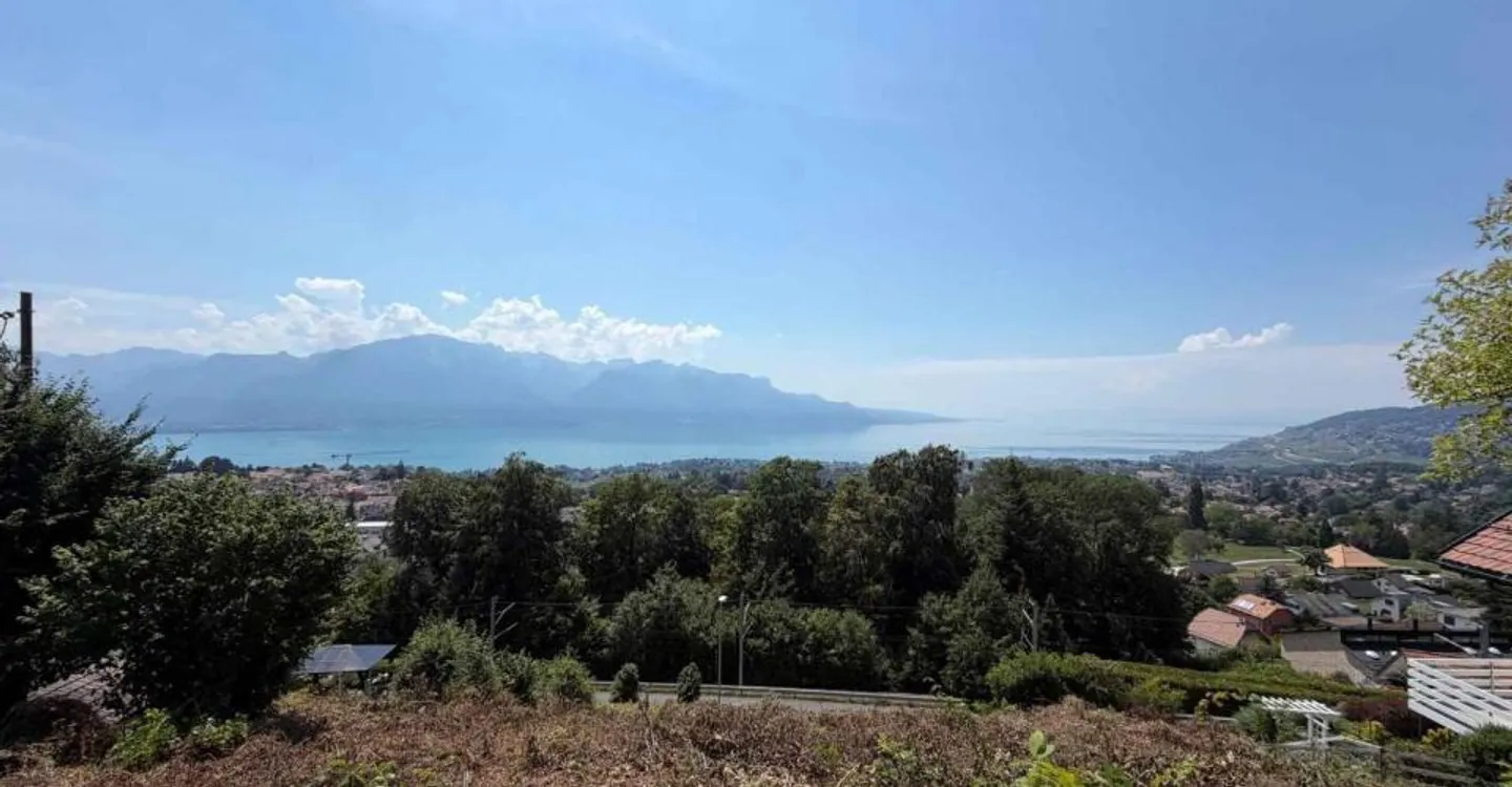 Terreno edificabile con vista panoramica sul lago - Foto 1 di 2