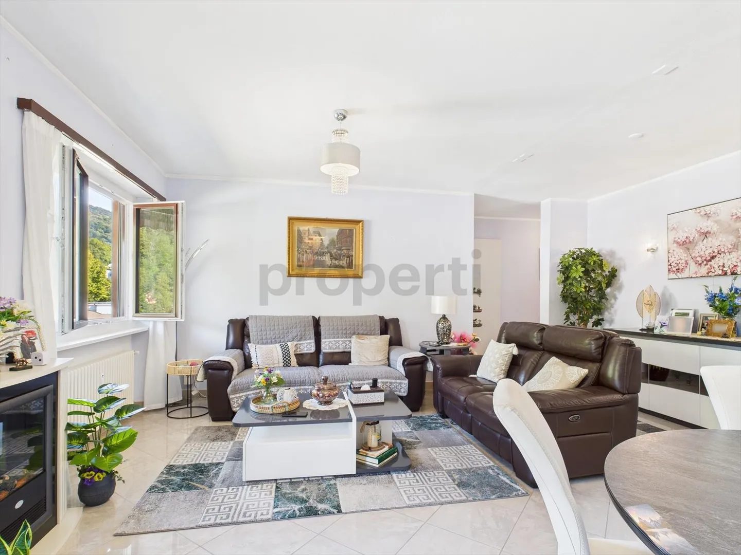 Attico con 3,5 stanze e vista lago a Caslano ristrutturato - Foto 1 di 12