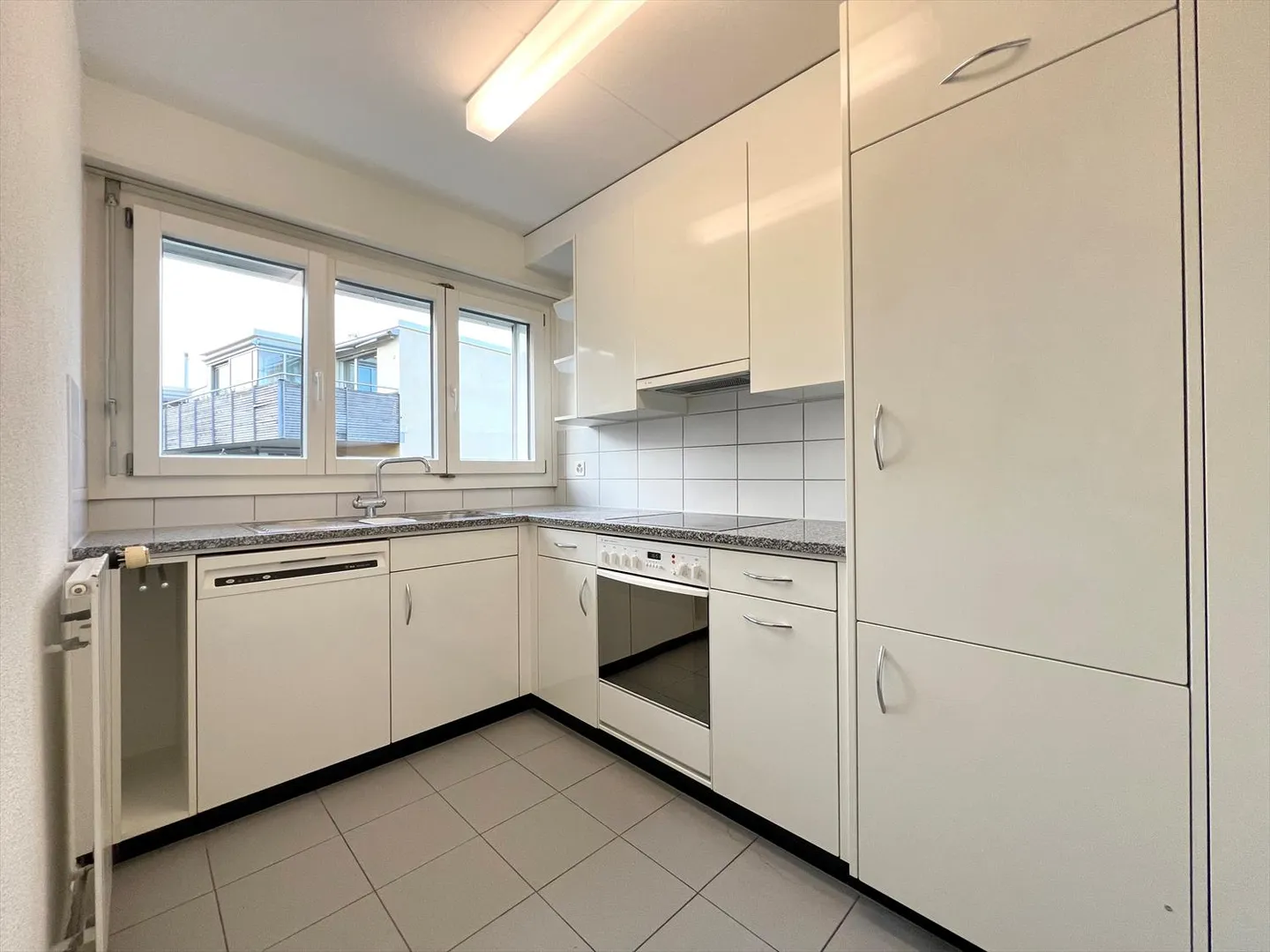 Cozy and centrally located apartment with a view! - Photo 5 of 7