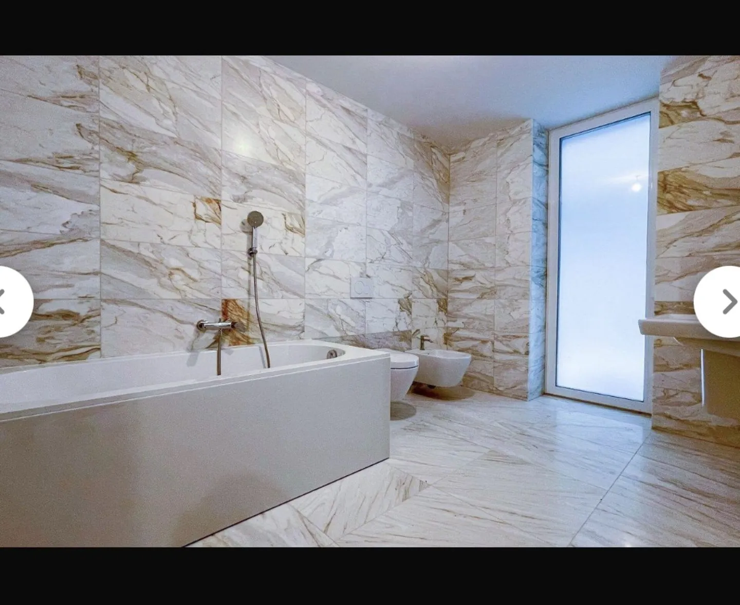 Confort de vie luxueux dans un emplacement de choix - Photo 3 sur 10