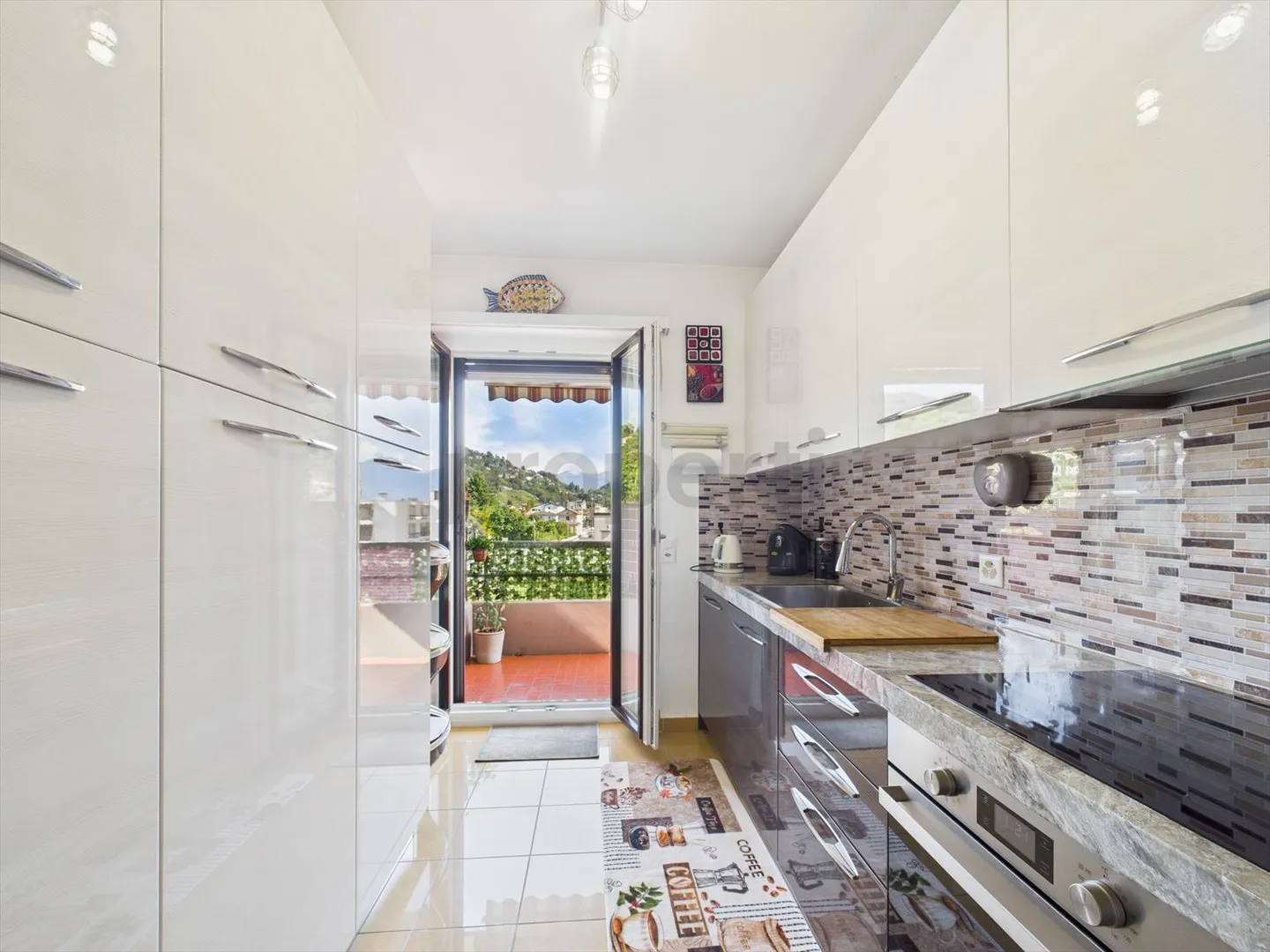 Attico con 3,5 stanze e vista lago a Caslano ristrutturato - Foto 4 di 12