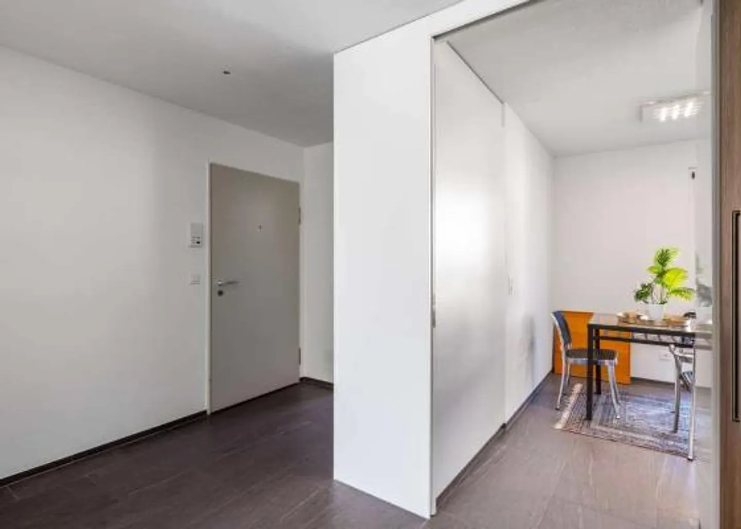 Bel appartement de 5.5 pièces avec un standard de finition élevé à Brunnen - Photo 2 sur 10