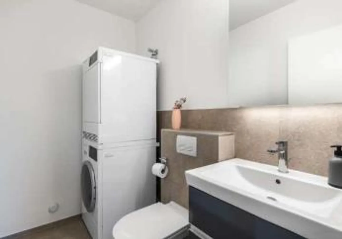 Bel appartement de 5.5 pièces avec un standard de finition élevé à Brunnen - Photo 5 sur 10