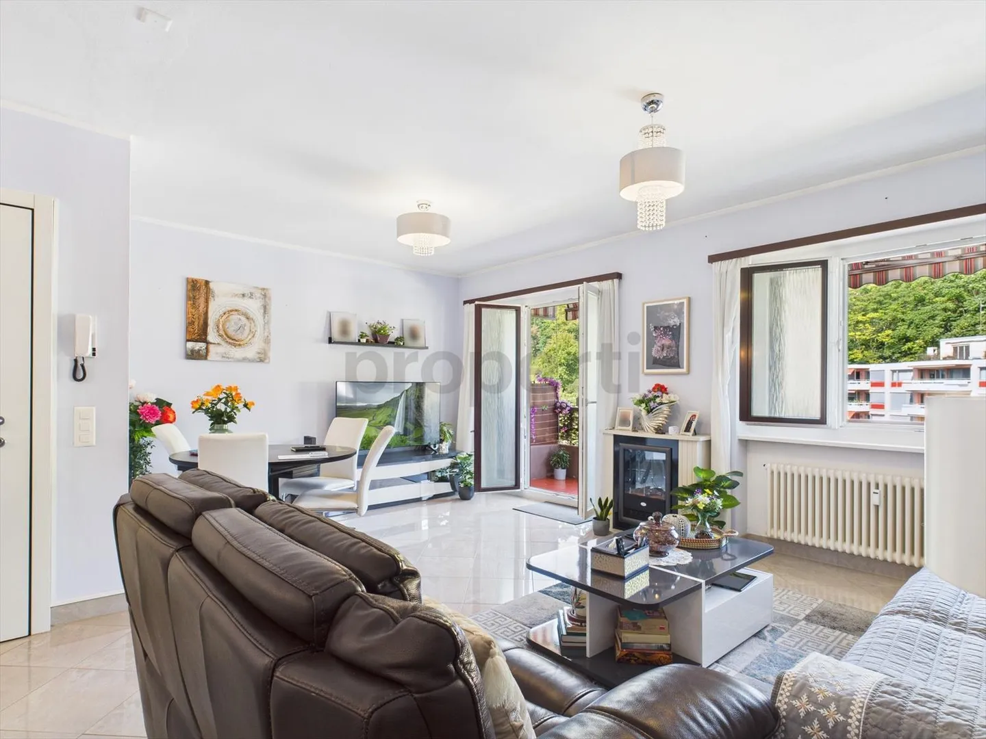Attico con 3,5 stanze e vista lago a Caslano ristrutturato - Foto 5 di 12