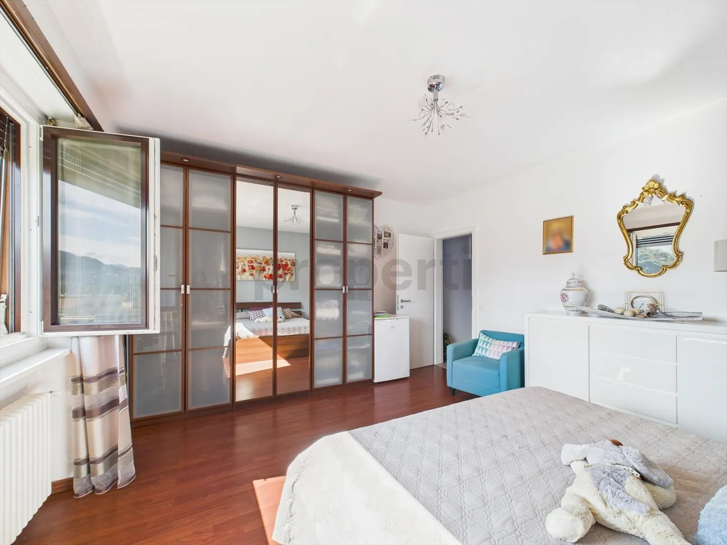 Attico con 3,5 stanze e vista lago a Caslano ristrutturato - Foto 6 di 12
