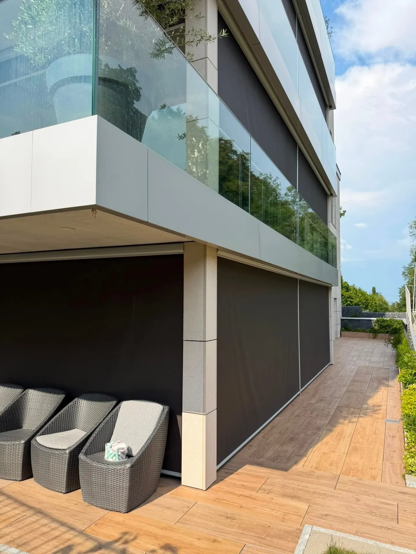 Appartamento giardino confortevole di 4-5 stanze con veranda di 32 m2 a Wilen vicino a Wollerau - Foto 3 di 15