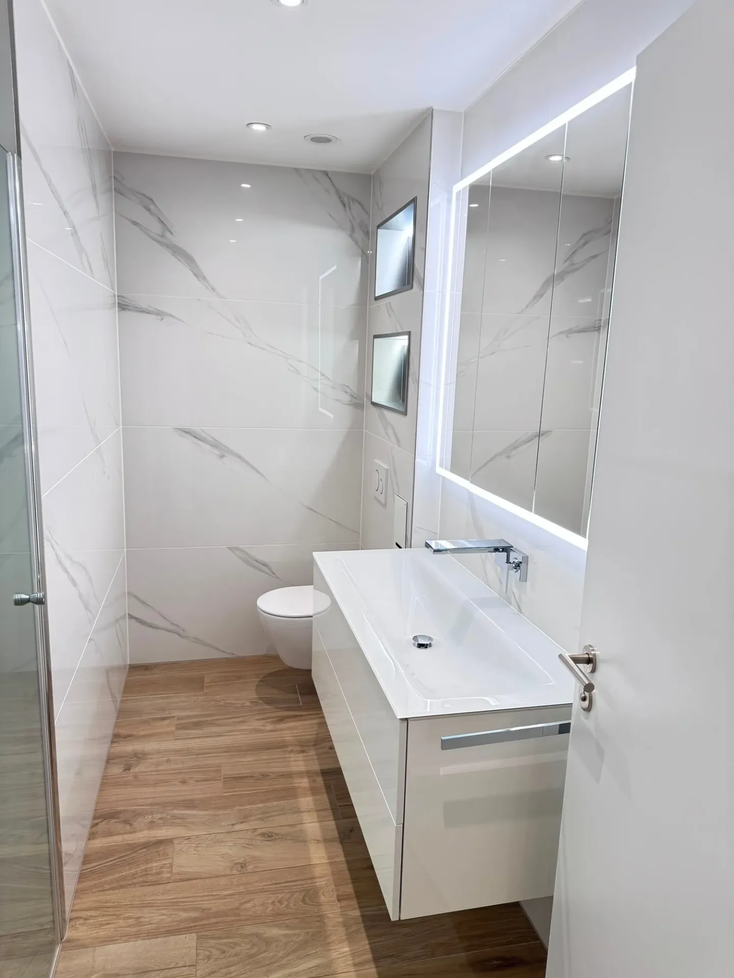 Appartamento giardino confortevole di 4-5 stanze con veranda di 32 m2 a Wilen vicino a Wollerau - Foto 9 di 15