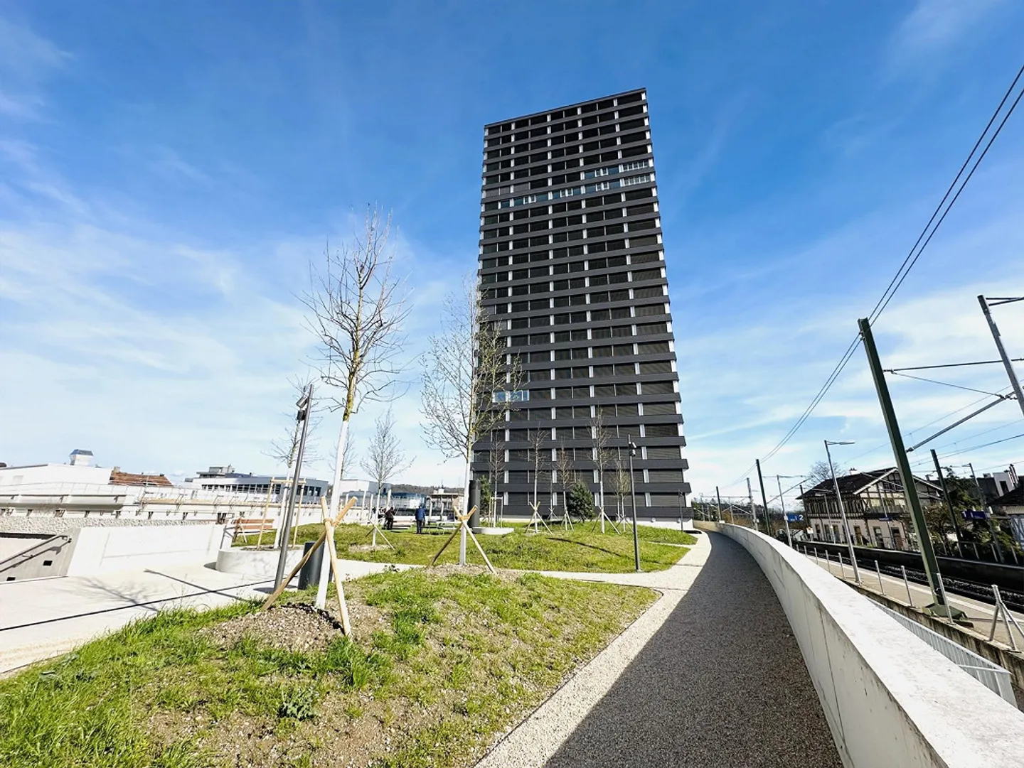 Exclusif! Unique! 3,5 pièces! 132 m2! 23ème étage! Rhyfalltower!!! - Photo 1 sur 13