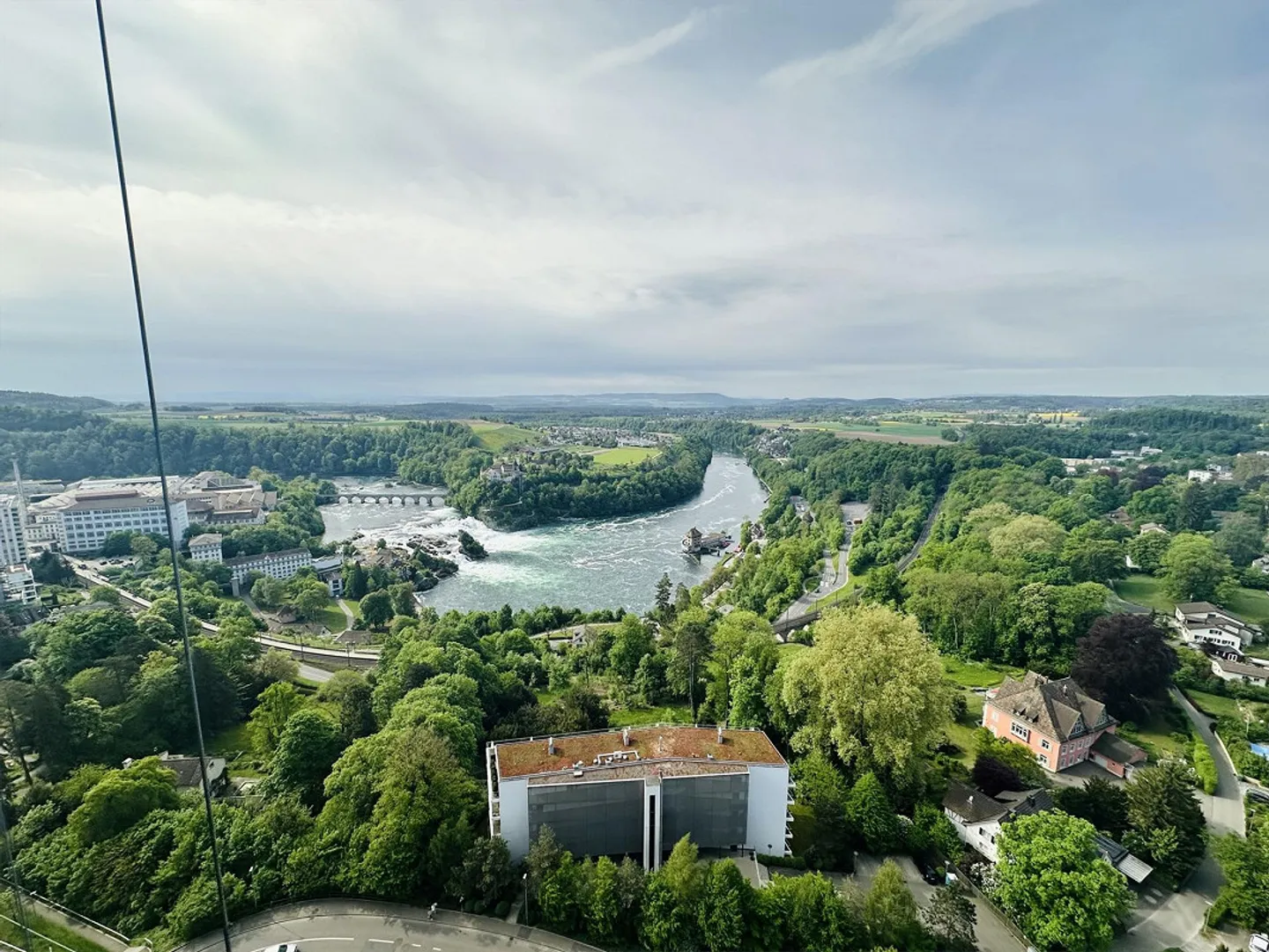 Exclusif! Unique! 3,5 pièces! 132 m2! 23ème étage! Rhyfalltower!!! - Photo 2 sur 13