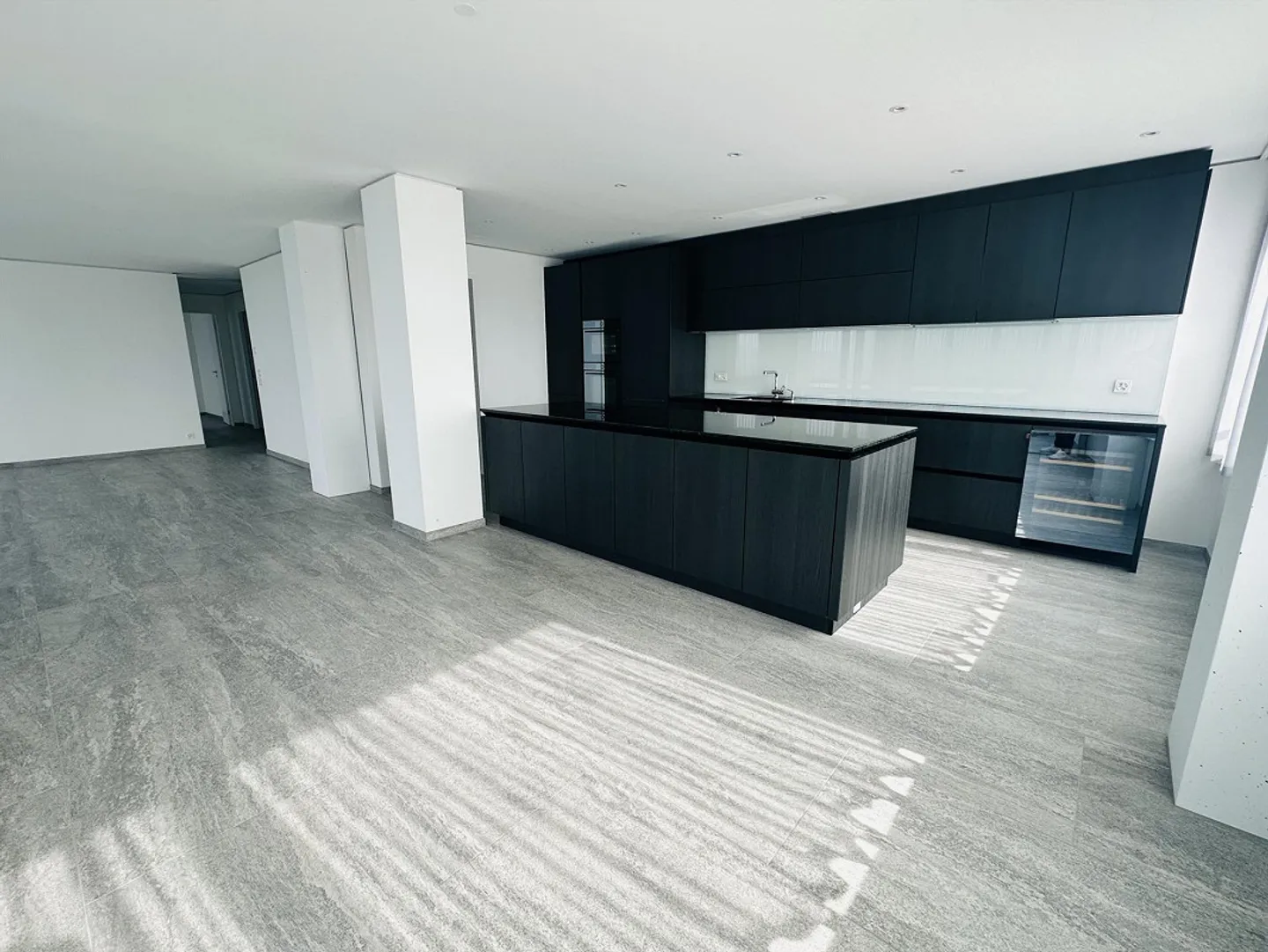 Exclusif! Unique! 3,5 pièces! 132 m2! 23ème étage! Rhyfalltower!!! - Photo 4 sur 13