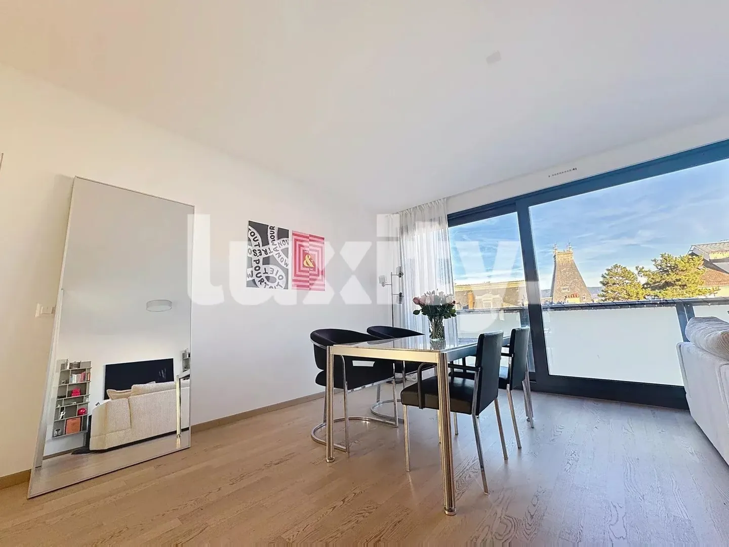 Beautiful Apartment with Terrace - Photo 3 of 9