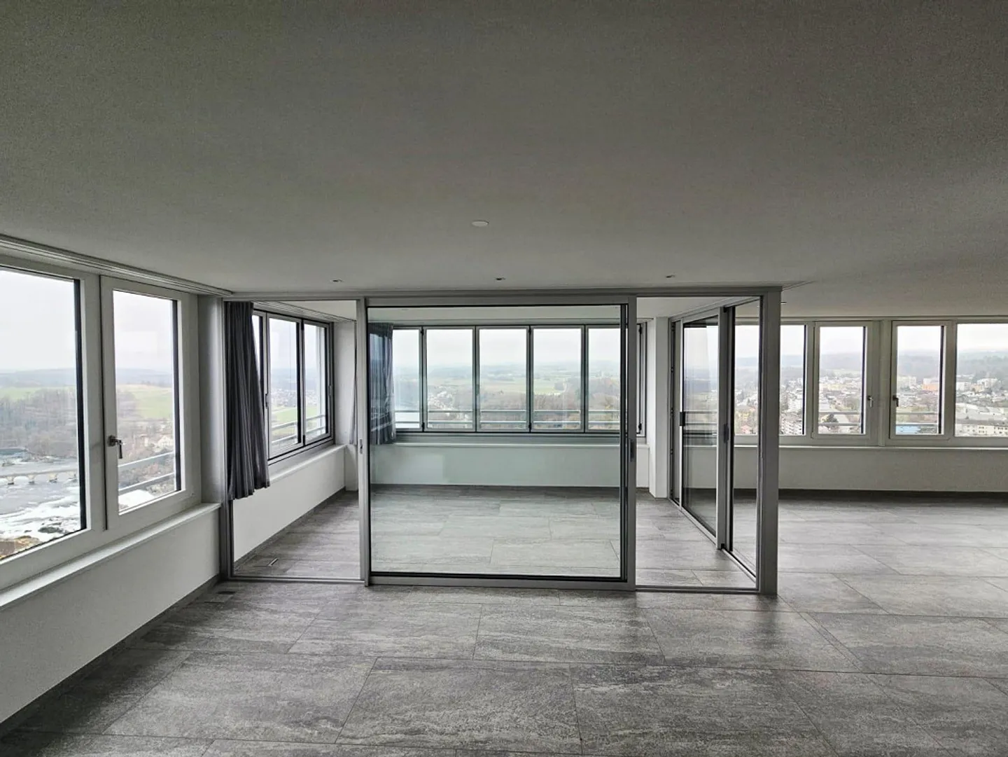 Exclusif! Unique! 3,5 pièces! 132 m2! 23ème étage! Rhyfalltower!!! - Photo 6 sur 13