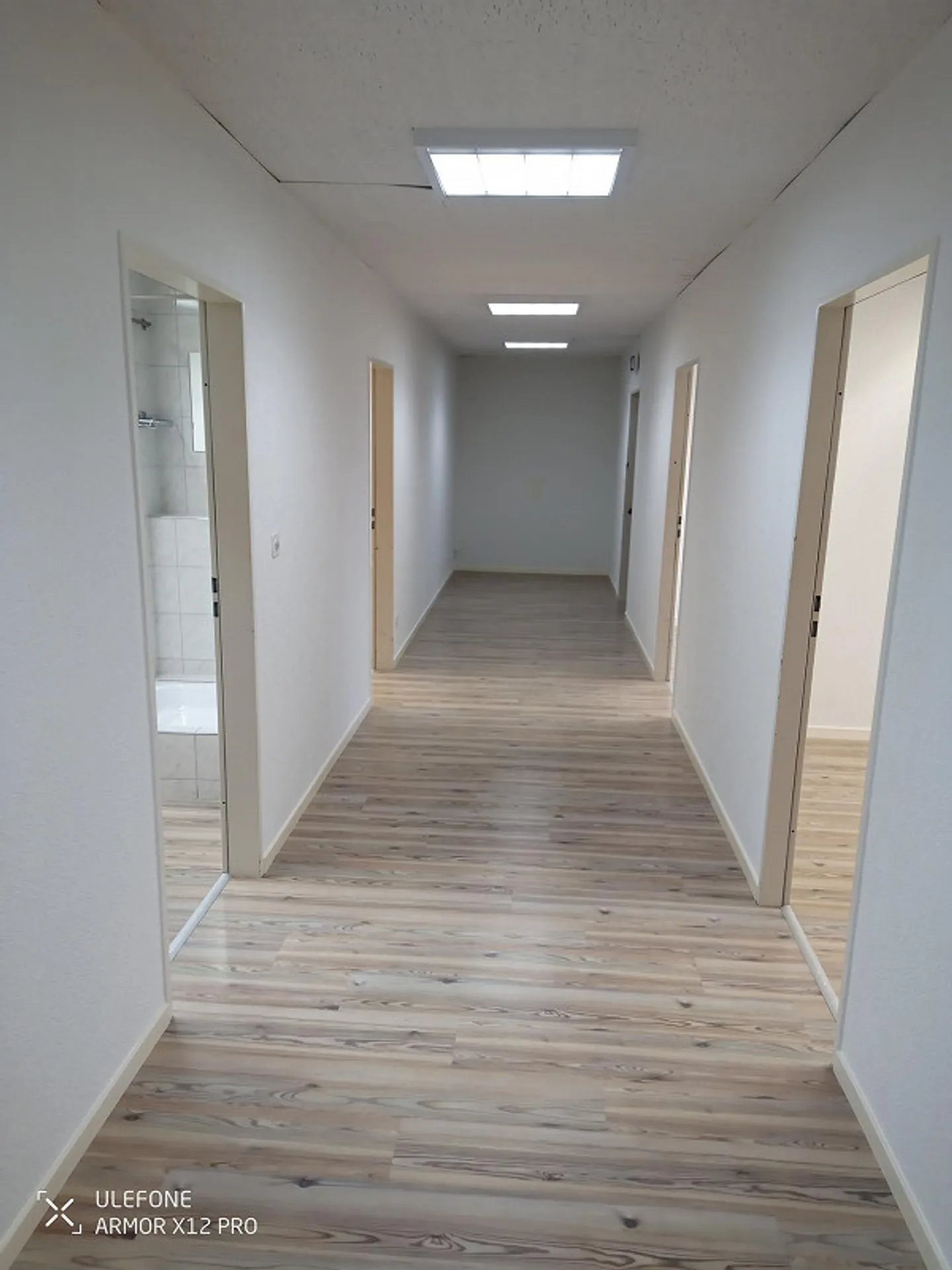 Spazi commerciali versatili per studio, pratica o ufficio disponibili immediatamente - Foto 1 di 8