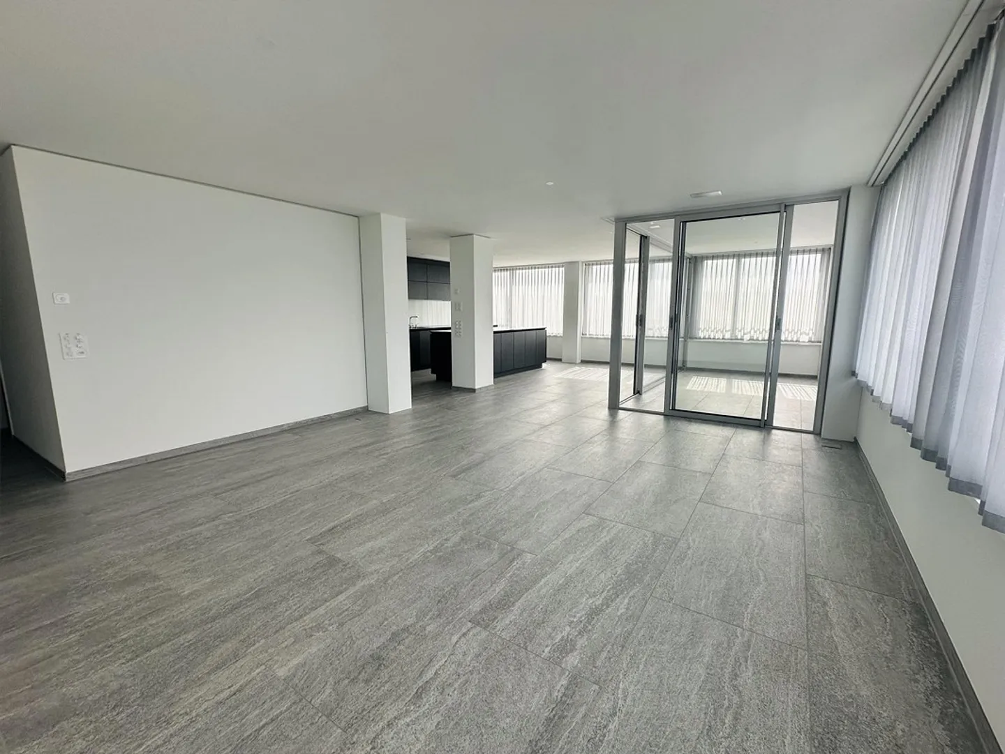 Exclusif! Unique! 3,5 pièces! 132 m2! 23ème étage! Rhyfalltower!!! - Photo 7 sur 13