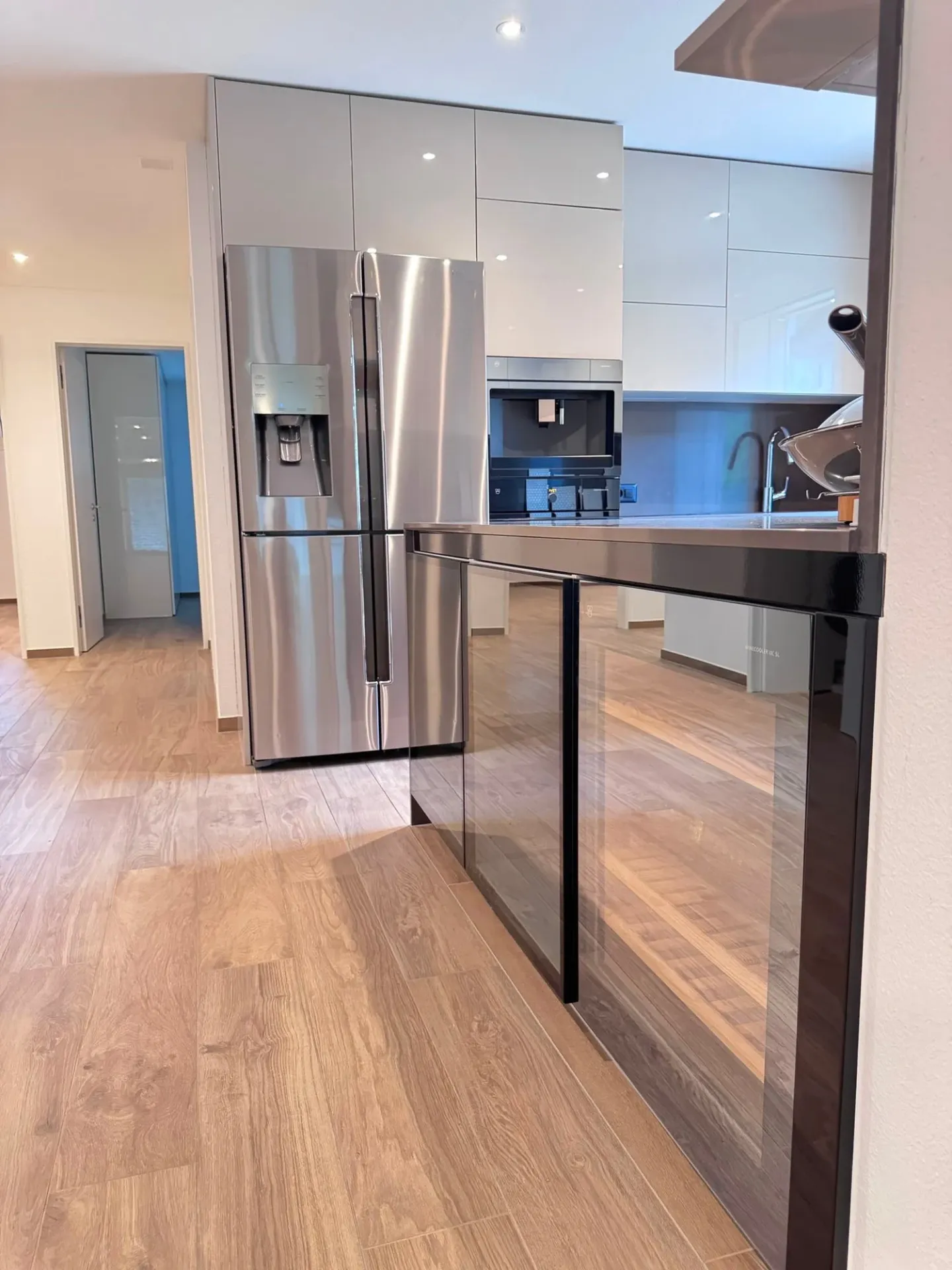 Appartamento giardino confortevole di 4-5 stanze con veranda di 32 m2 a Wilen vicino a Wollerau - Foto 12 di 15