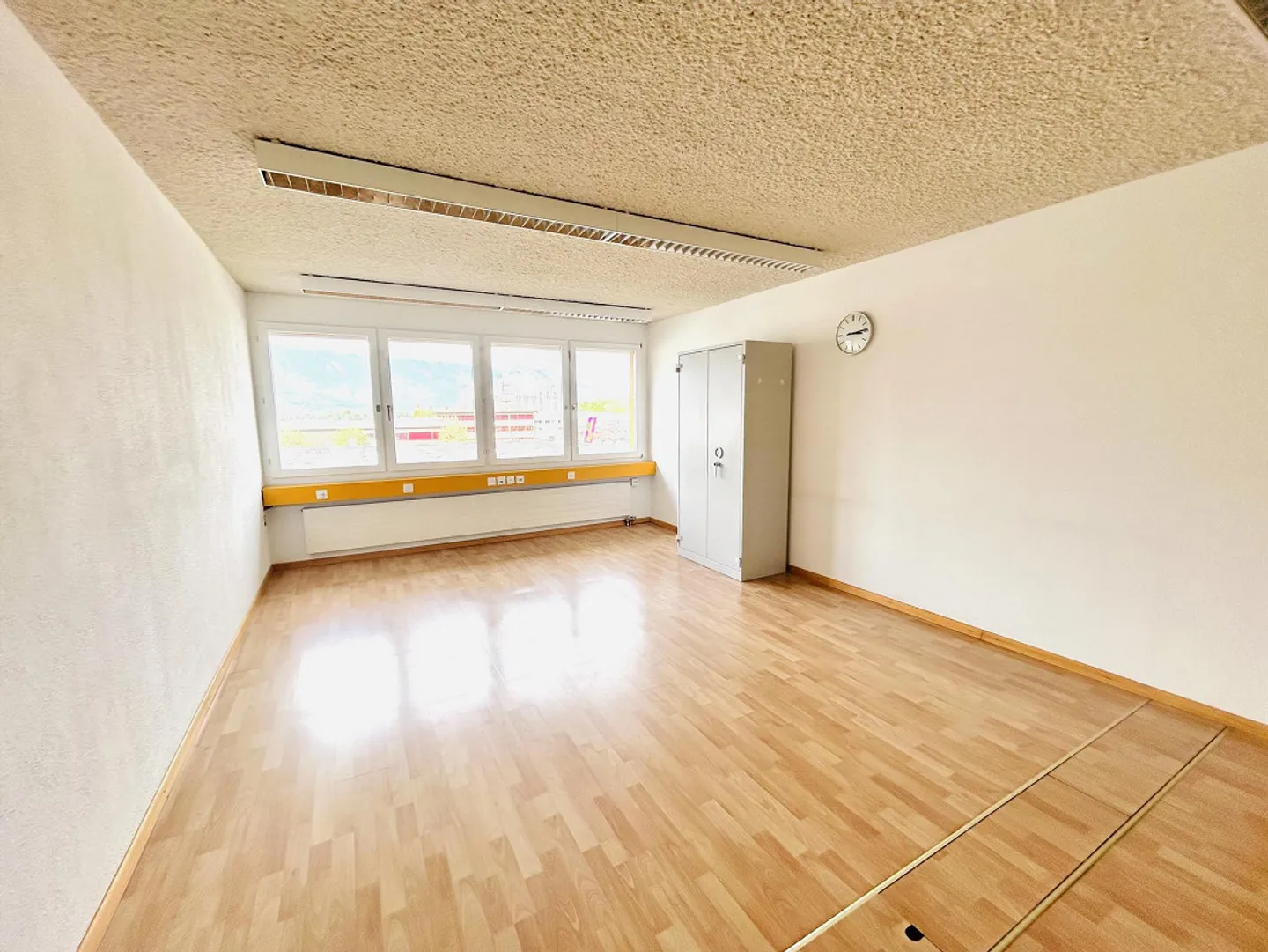 68 m² Office/Commercial Space (First Occupancy) - Photo 3 of 5