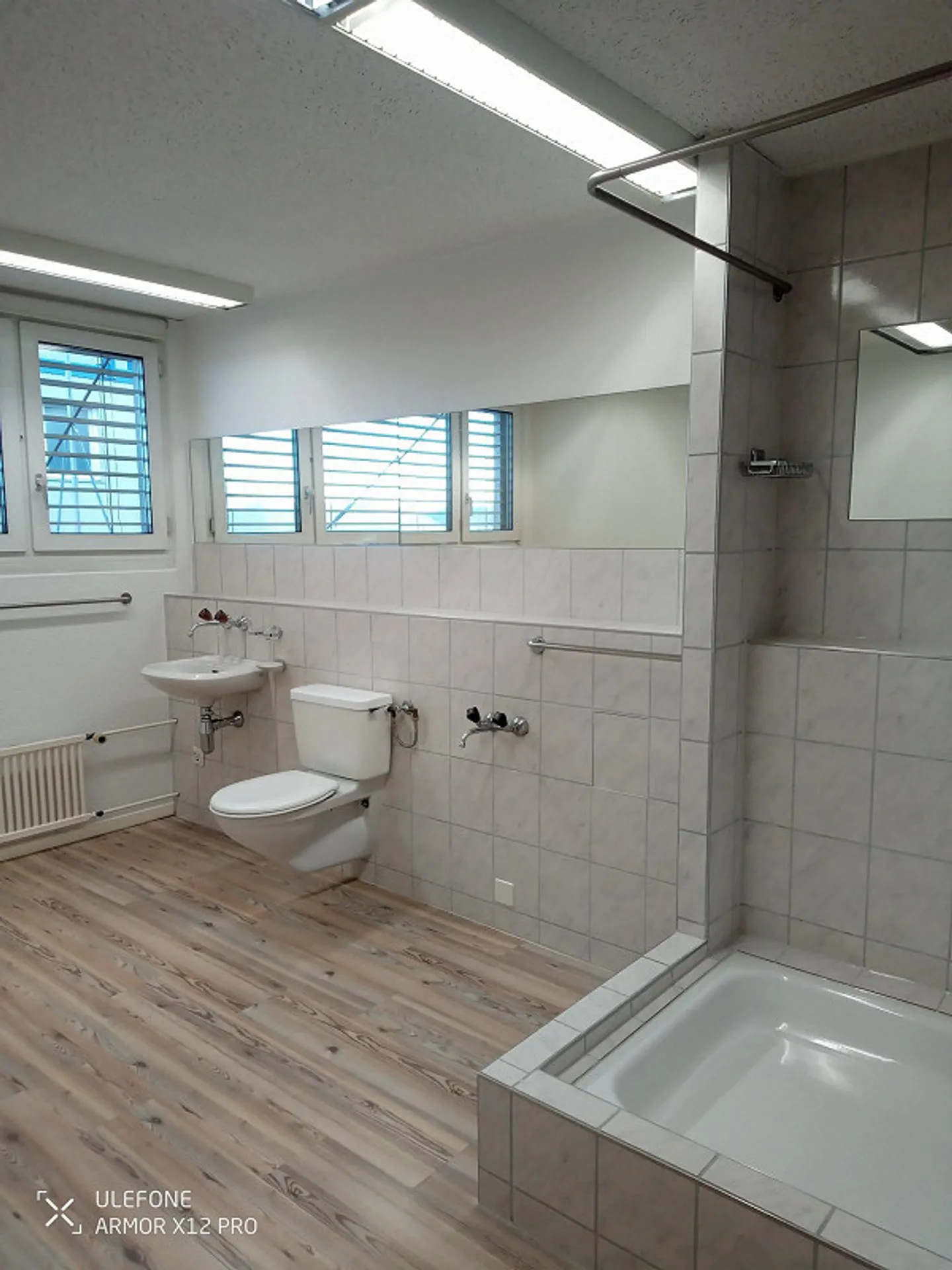 Spazi commerciali versatili per studio, pratica o ufficio disponibili immediatamente - Foto 4 di 8