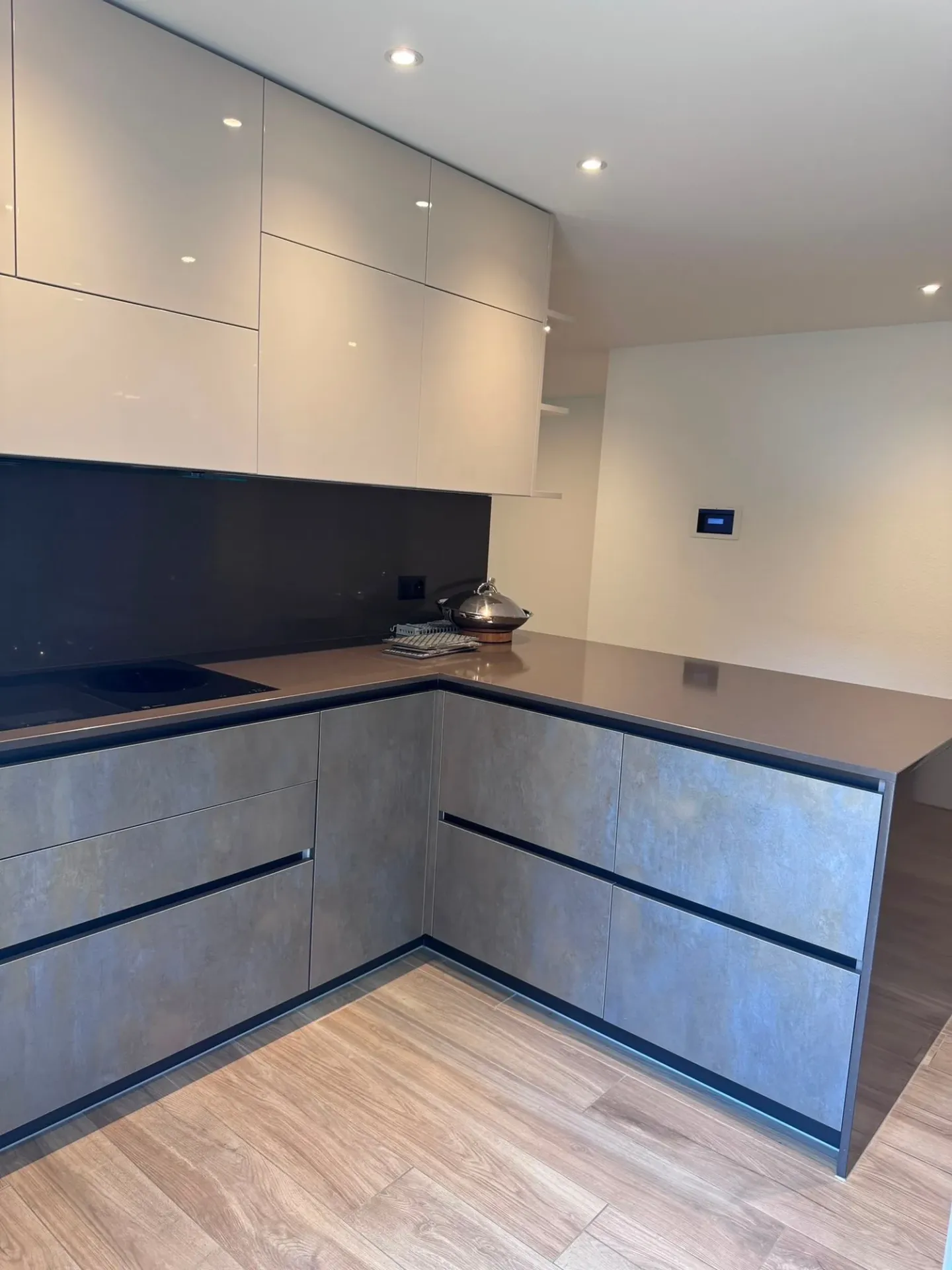 Appartamento giardino confortevole di 4-5 stanze con veranda di 32 m2 a Wilen vicino a Wollerau - Foto 13 di 15