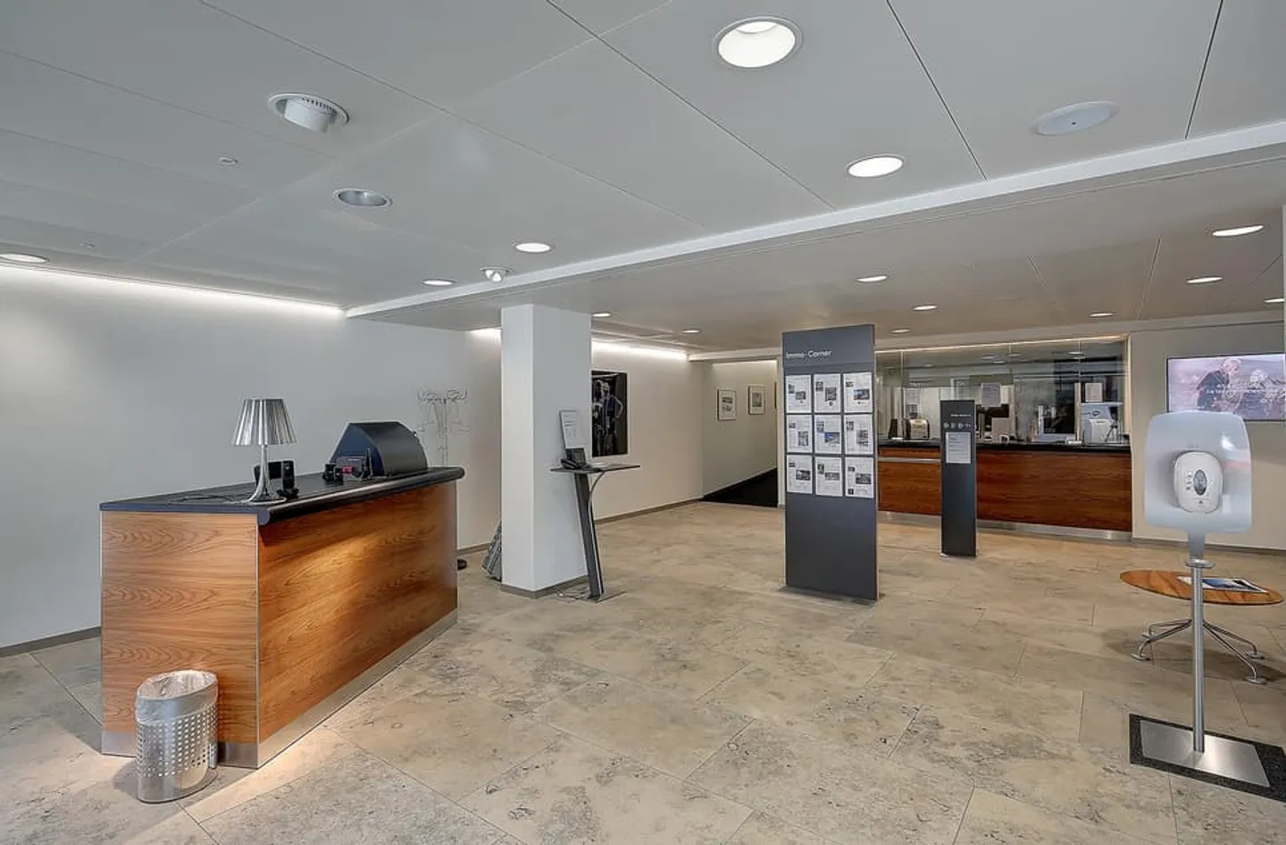 Spazio commerciale e uffici nel centro città - Foto 6 di 13