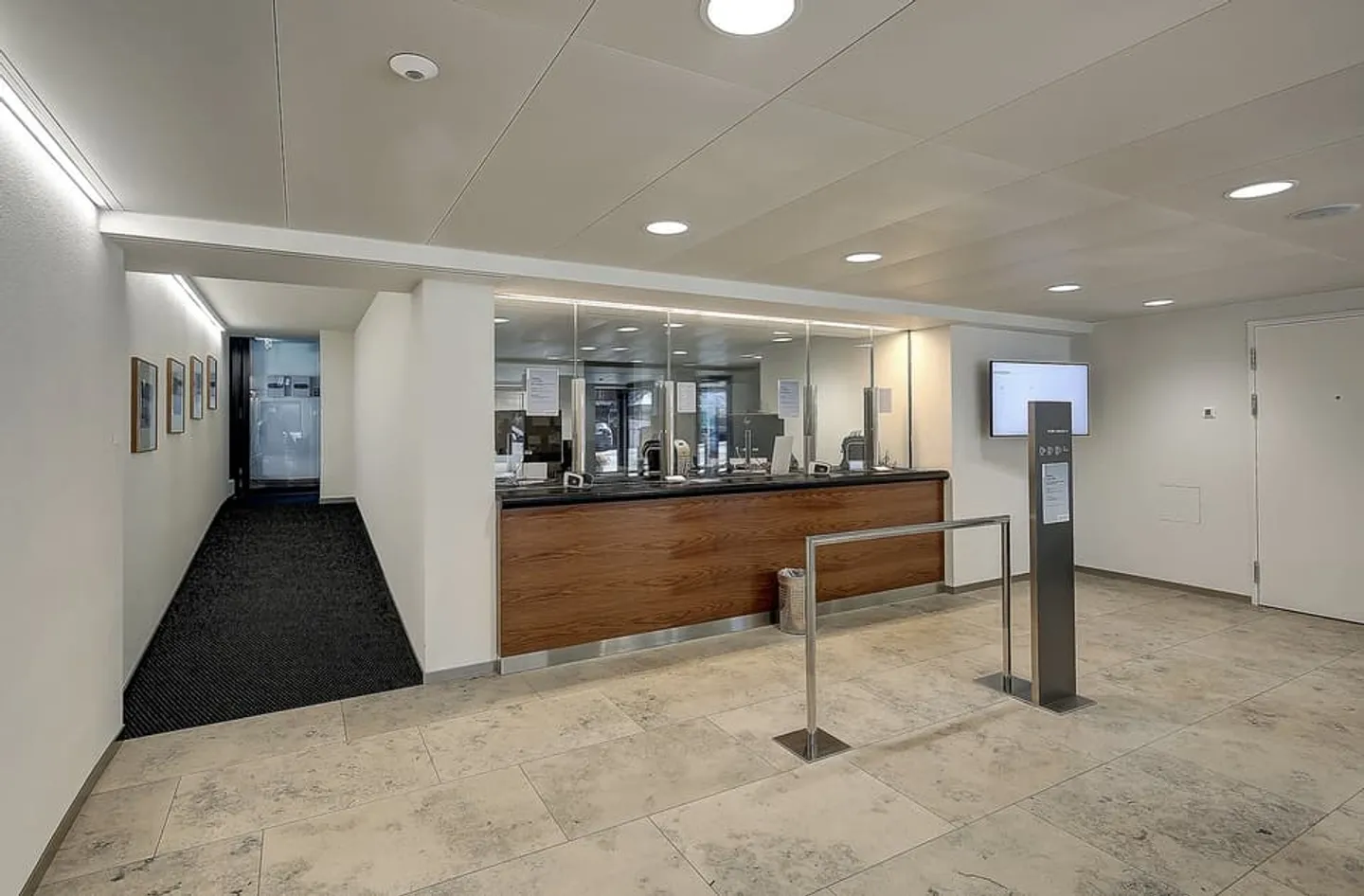 Spazio commerciale e uffici nel centro città - Foto 8 di 13