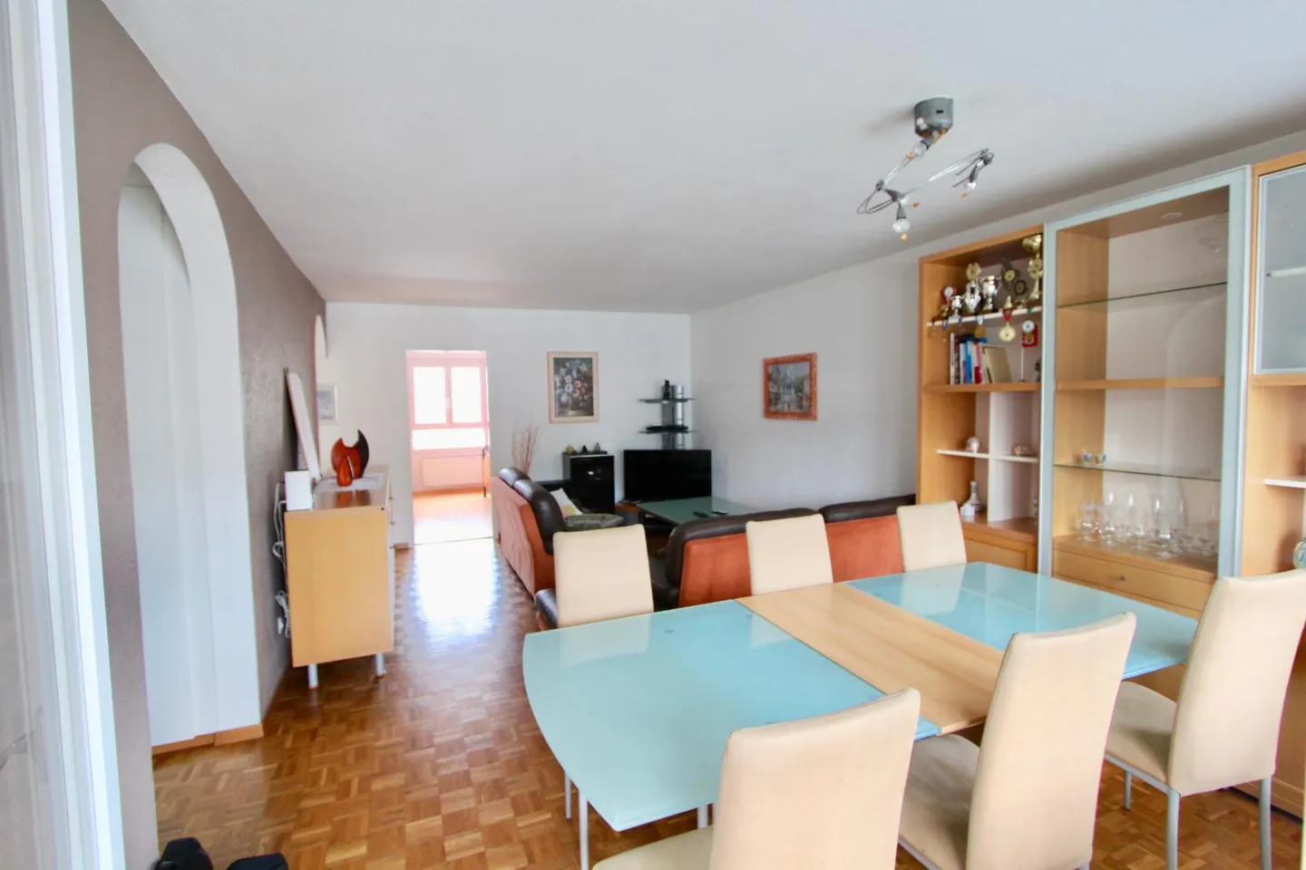 Appartement rénové avec véranda - Photo 4 sur 11