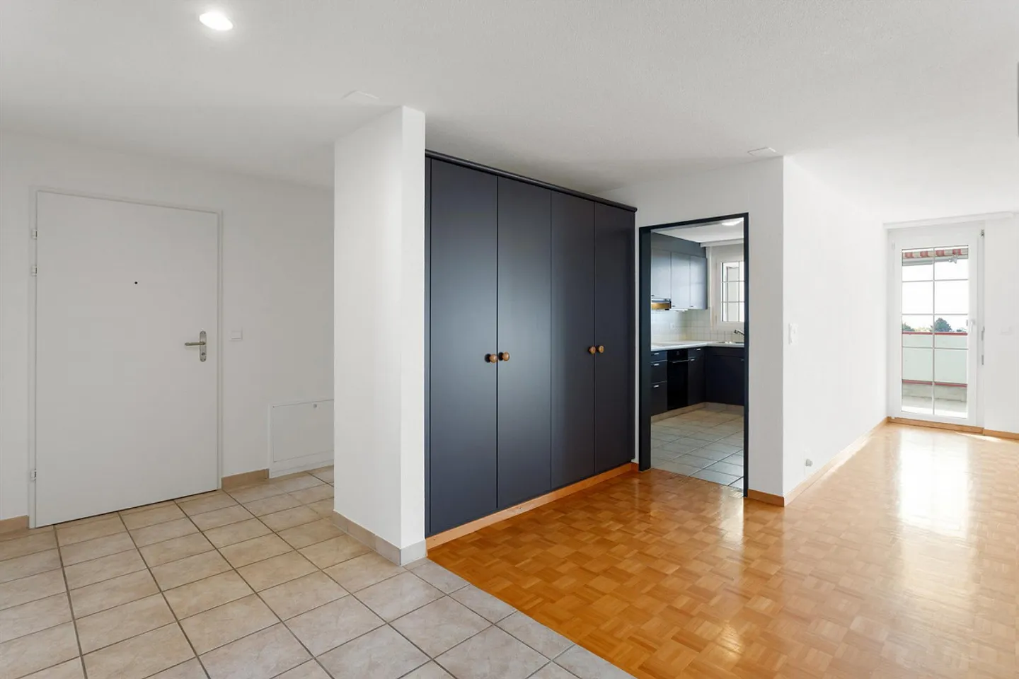 Beautiful, spacious and bright 4.5 room apartment with a wide view - Photo 5 of 30