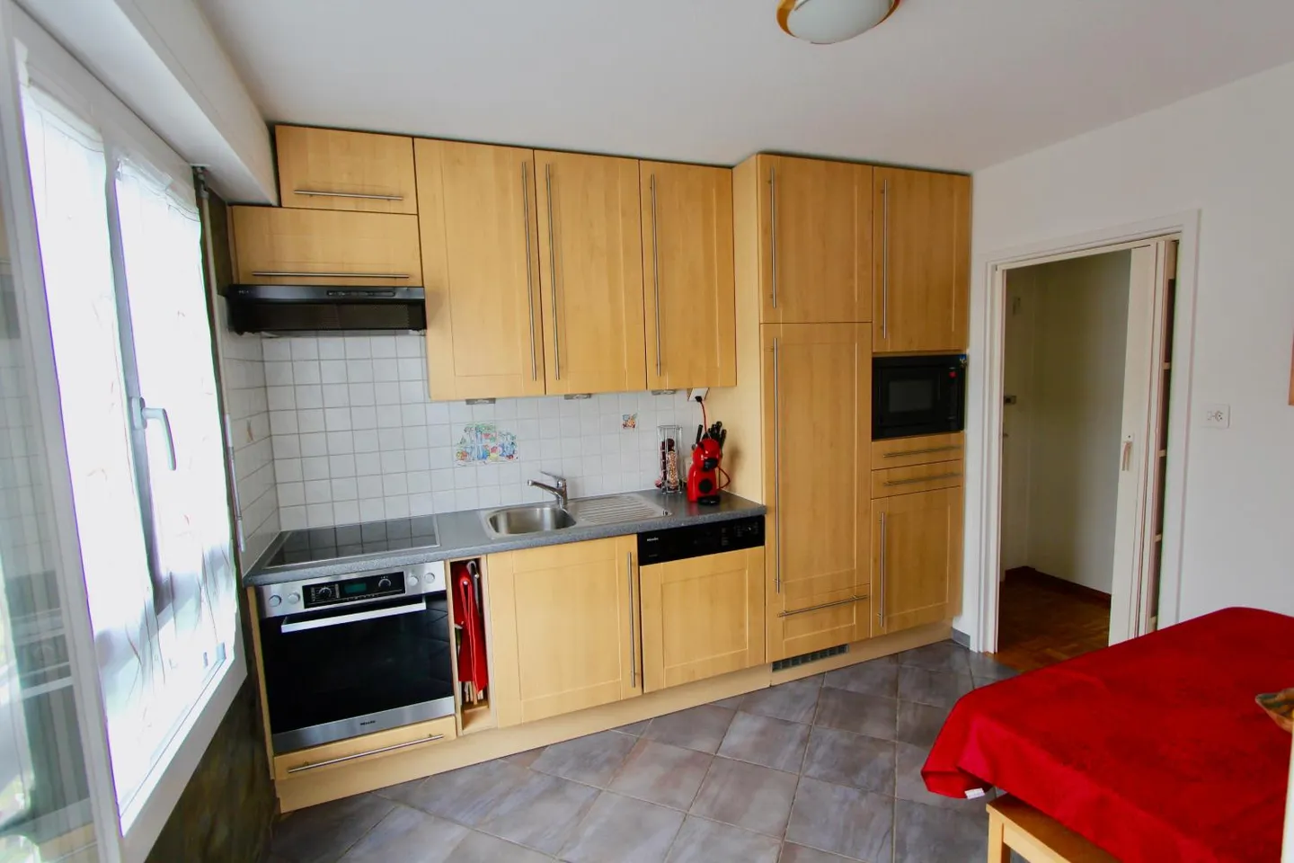Appartement rénové avec véranda - Photo 2 sur 11